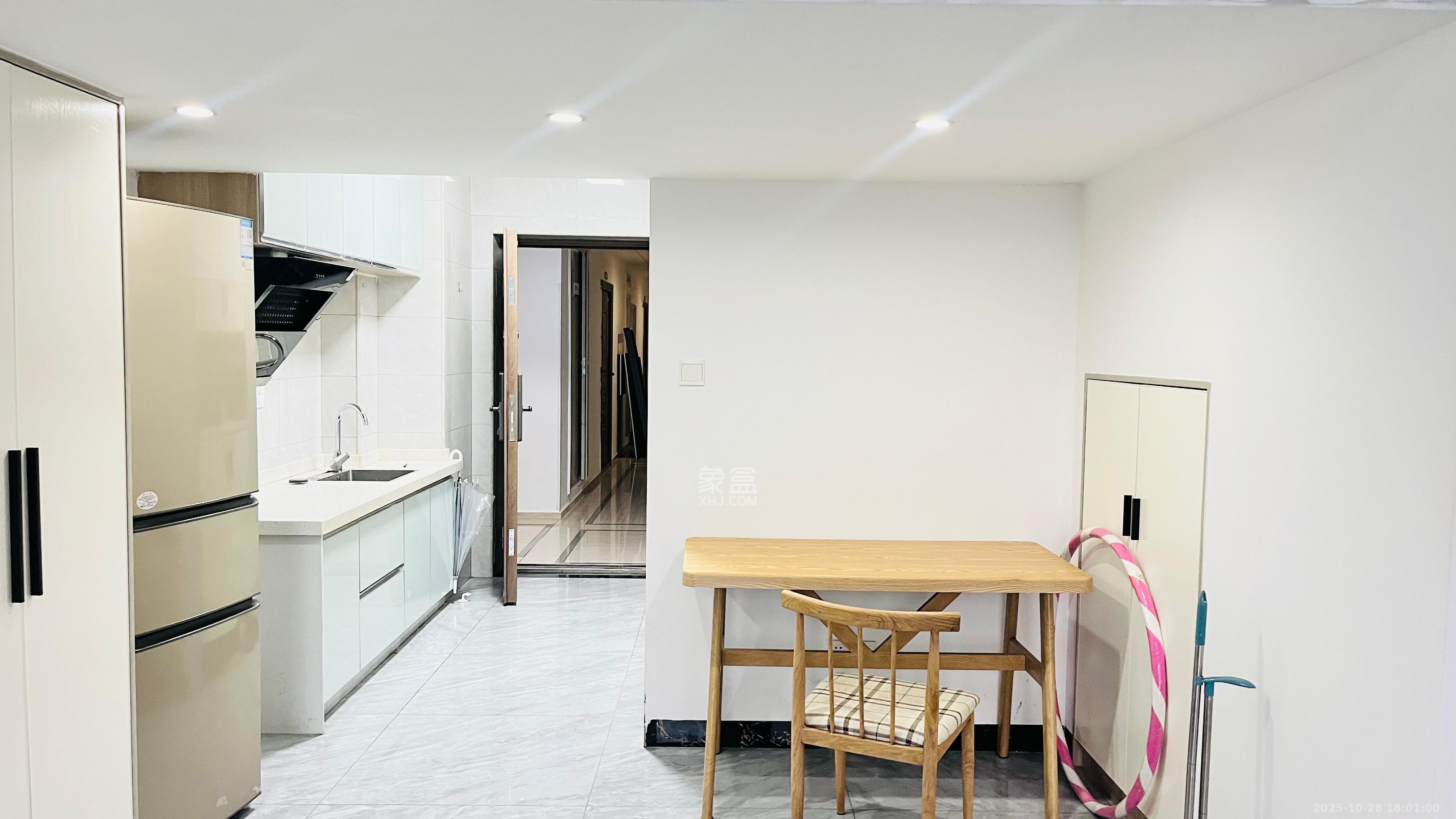 奥克斯滨仕花园(奥克斯洋湖广场/奥克斯中心)  1室1厅1卫    1800.0元/月 奥克斯滨仕花园(奥克斯洋湖广场/奥克斯中心)  1室1厅1卫    1800.0元/月室内图