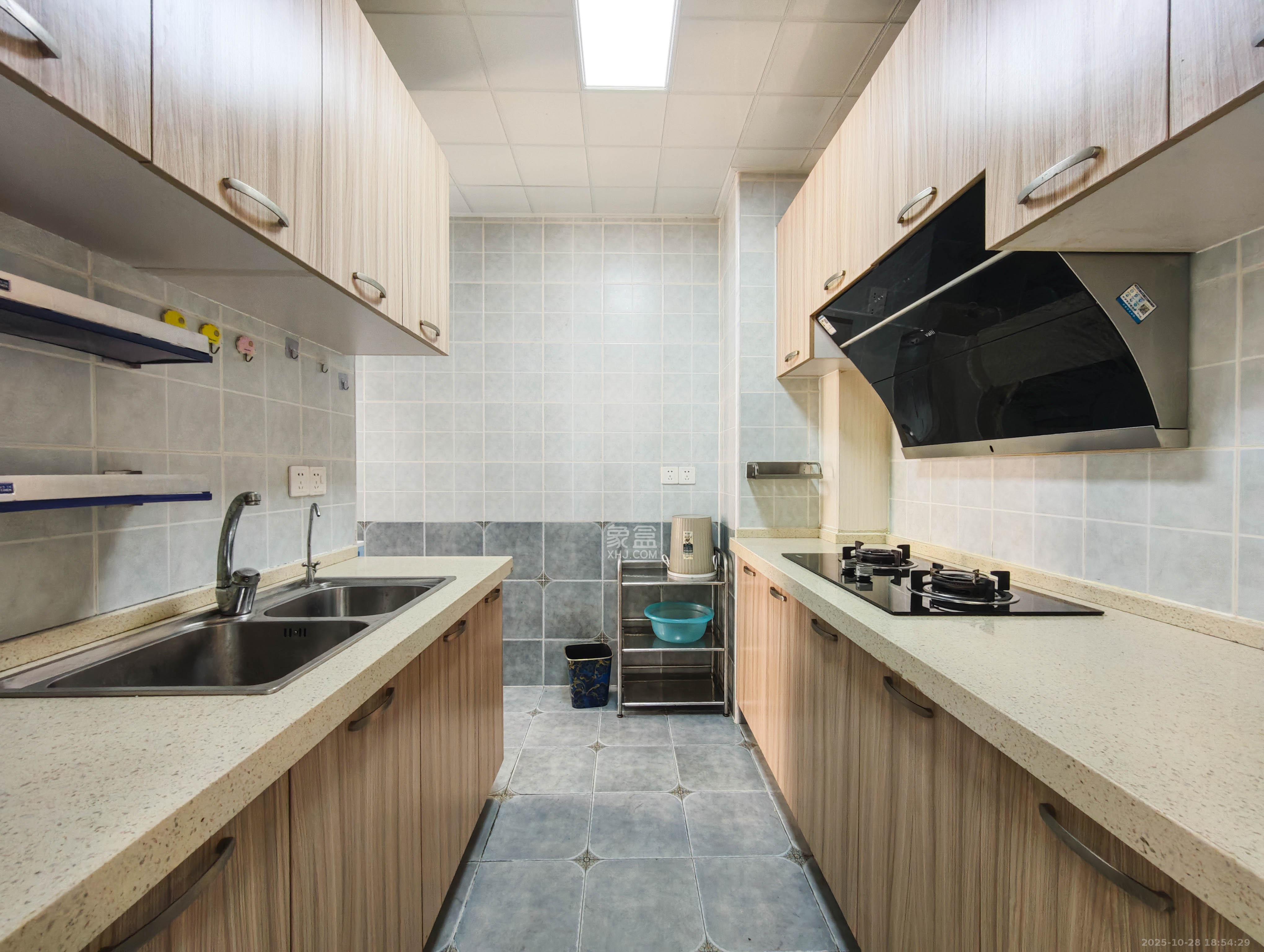 长房半岛蓝湾（观山月）  3室2厅1卫    85.0万其他