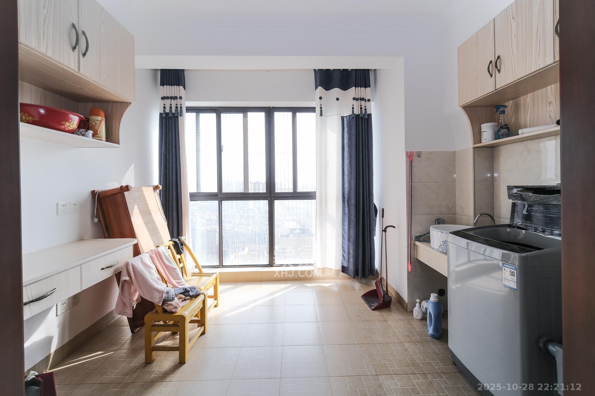 保利香槟国际  3室2厅1卫    72.0万阳台