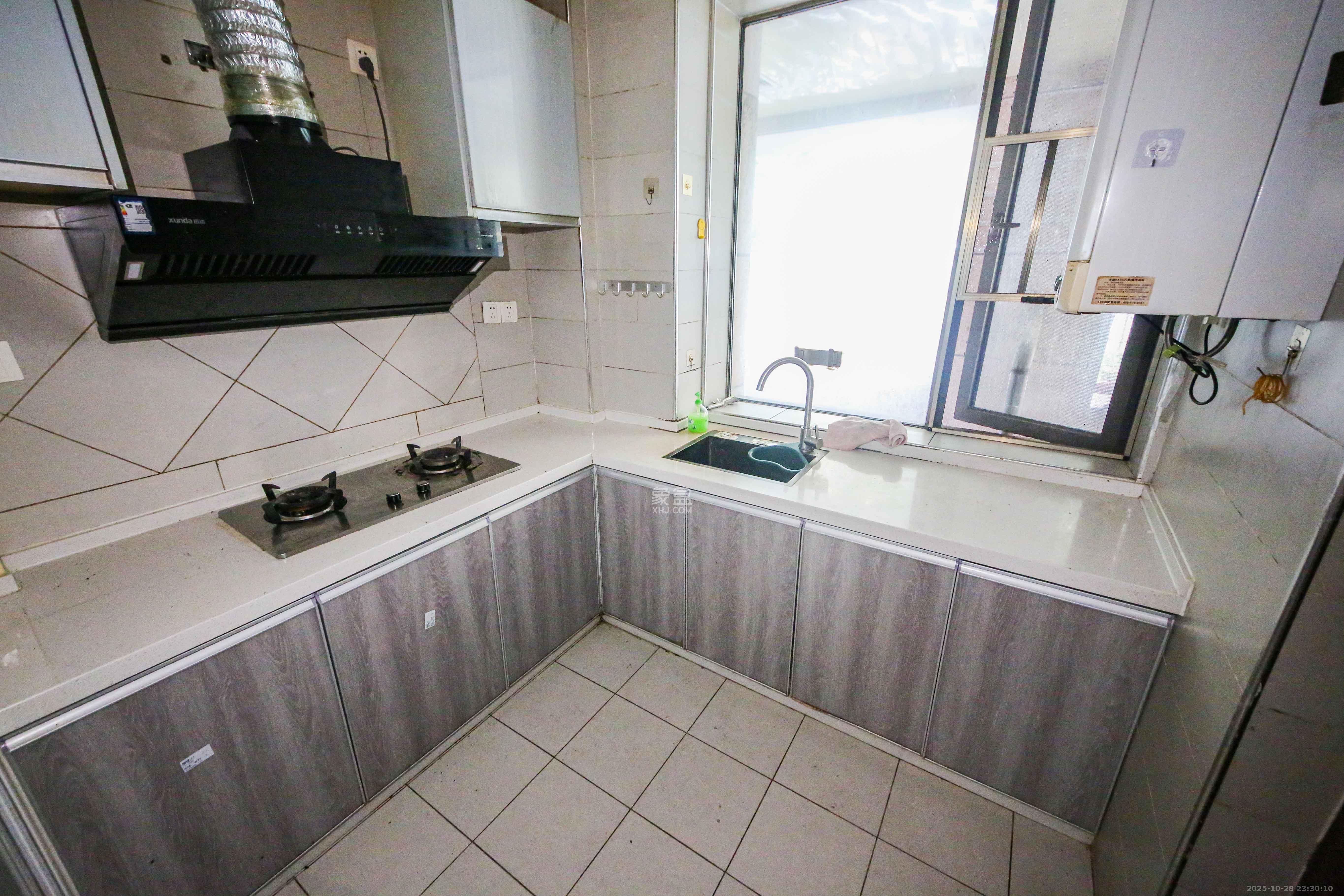 奥林匹克花园 4室2厅1卫 210.0万 奥林匹克花园 4室2厅1卫 210.0万厨房