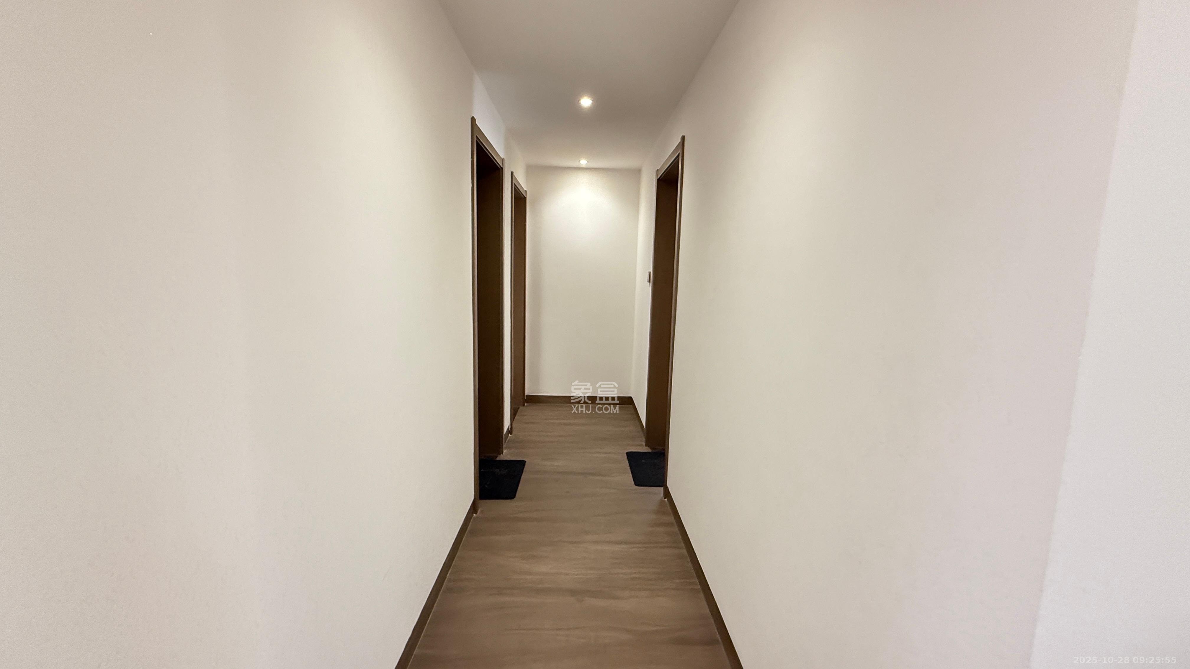 九华新城 5室2厅2卫 78.0万 九华新城 5室2厅2卫 78.0万客厅