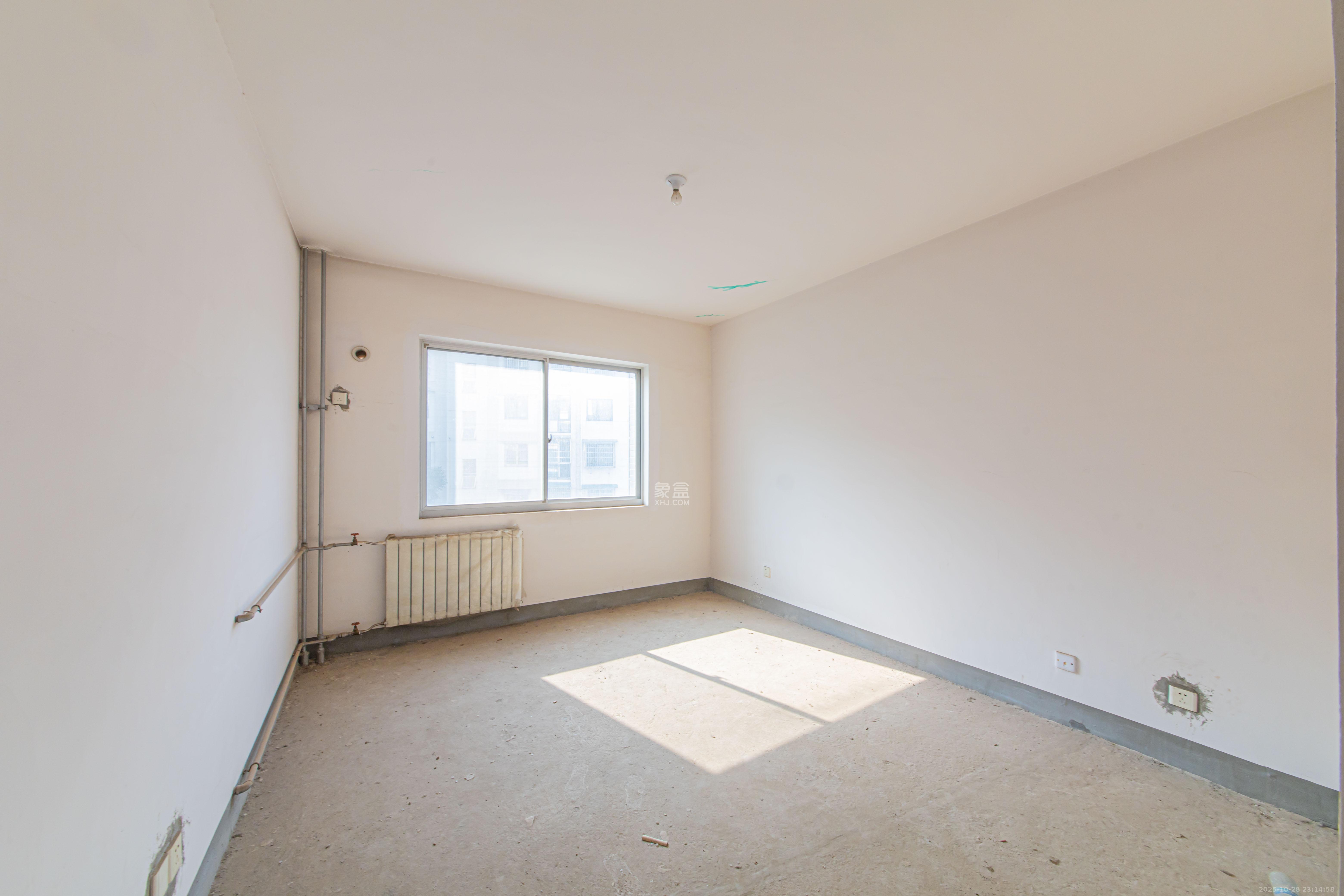 九峰小区（一二三四区）  3室2厅2卫    195.0万卧室