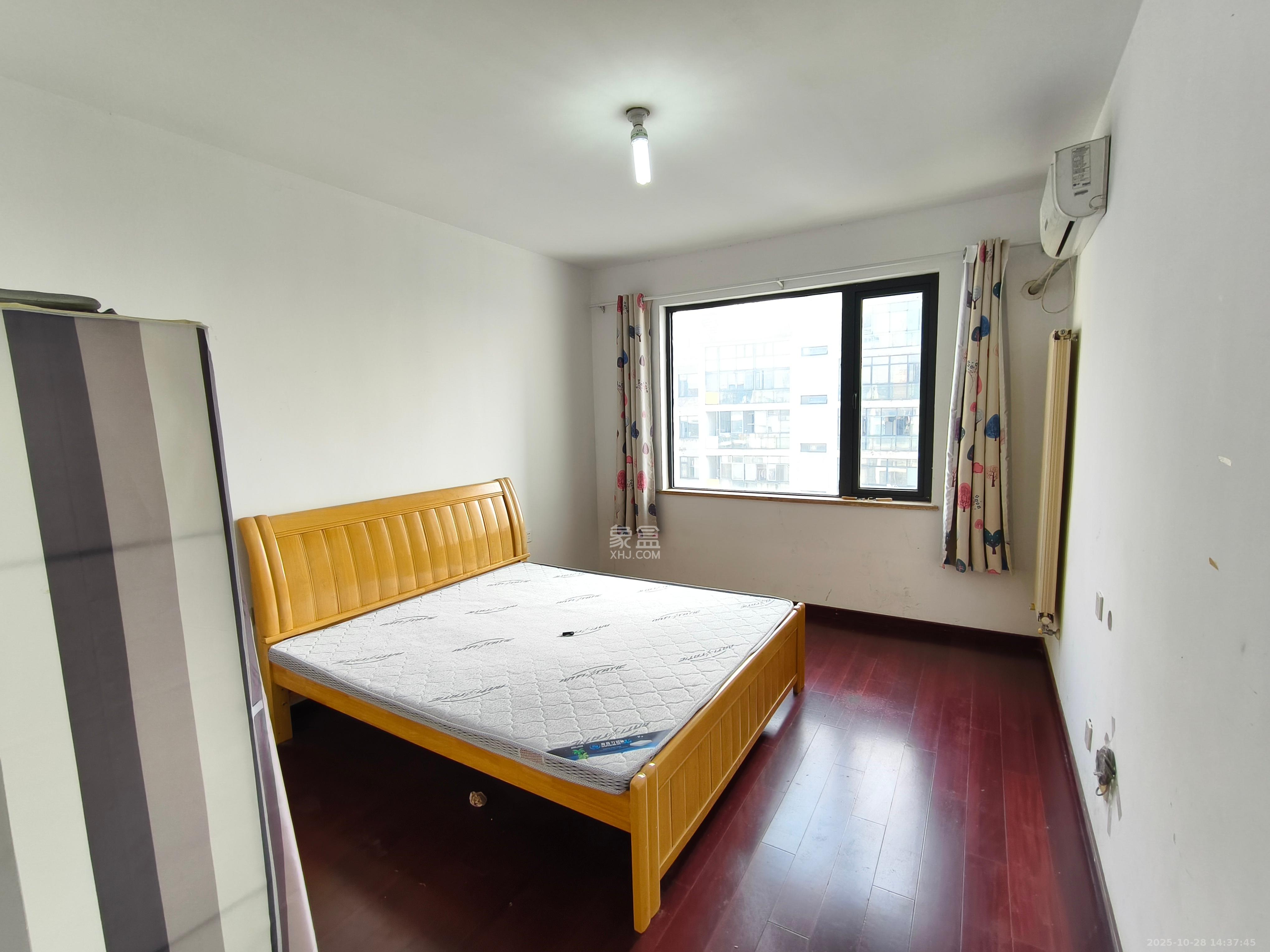 阳光100三期 3室2厅2卫 2500.0元/月 阳光100三期 3室2厅2卫 2500.0元/月室内图