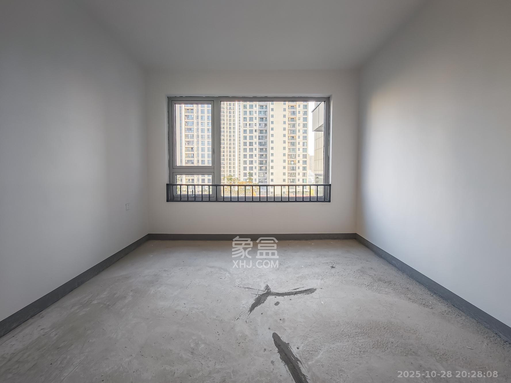 湘江壹号五期  5室2厅4卫    282.0万卧室