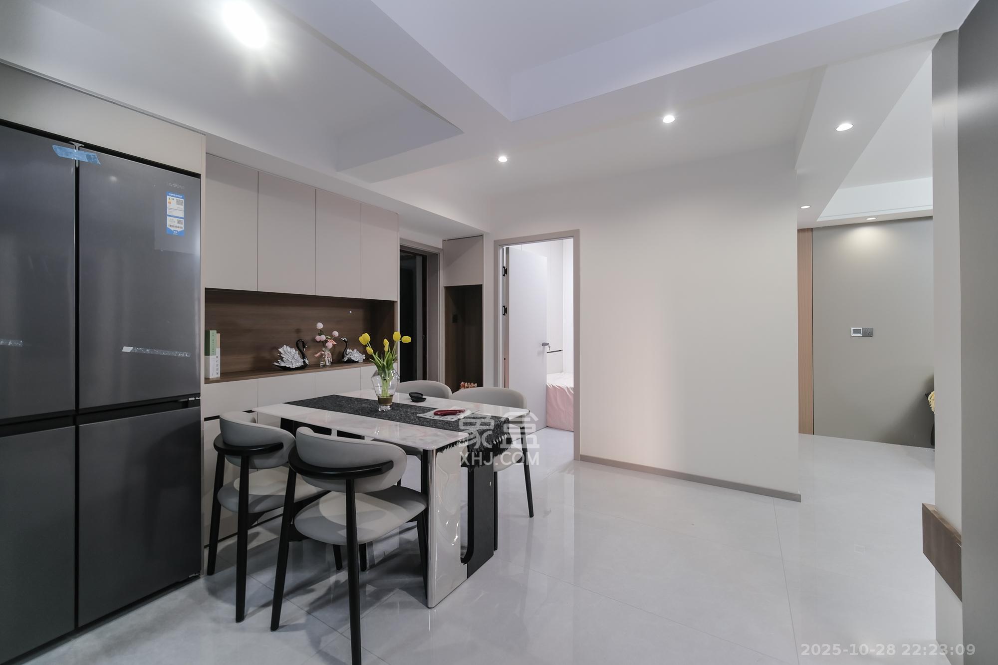 三一街区  3室2厅1卫    59.8万客厅