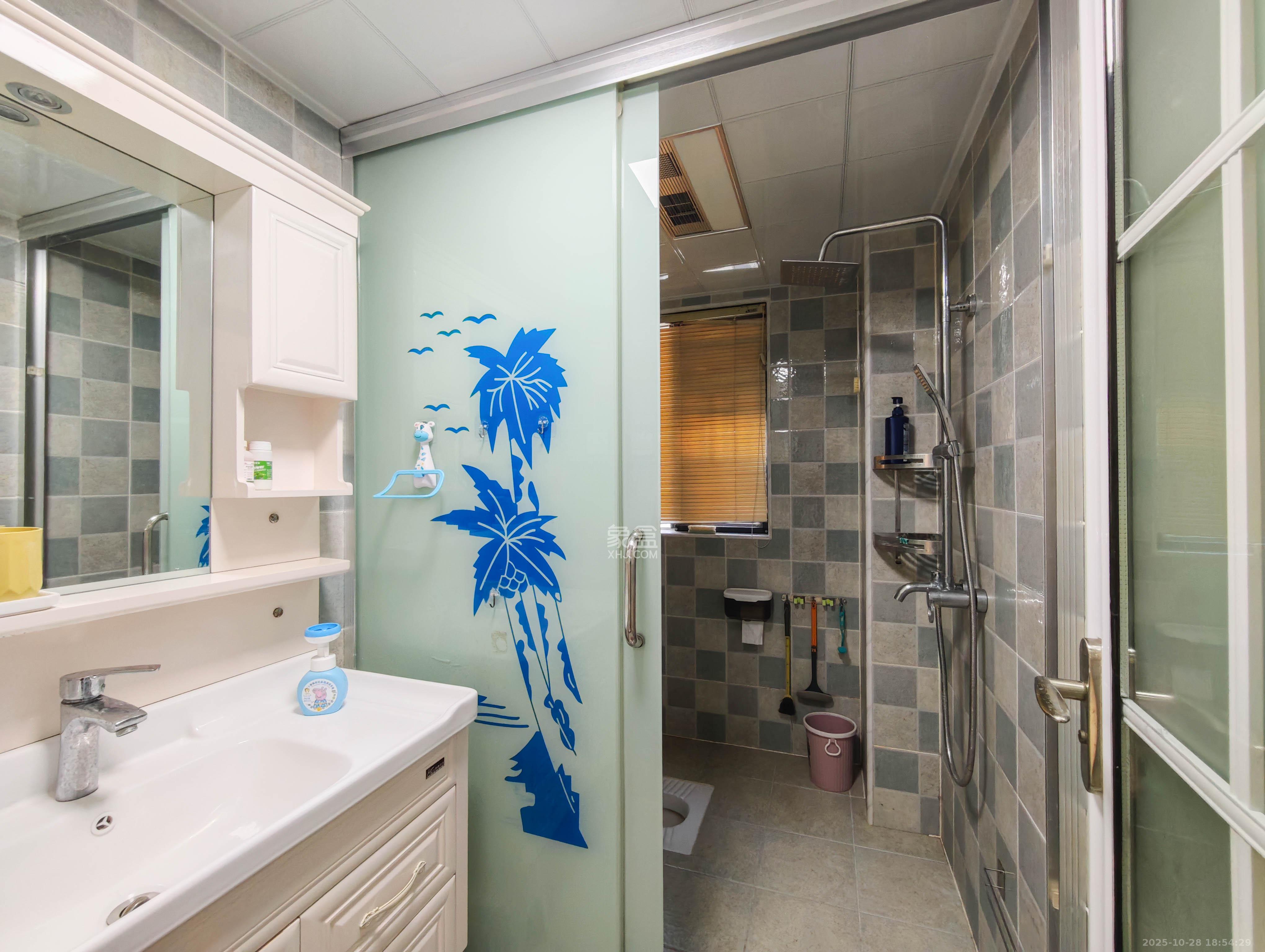 长房半岛蓝湾（观山月）  3室2厅1卫    85.0万卫生间