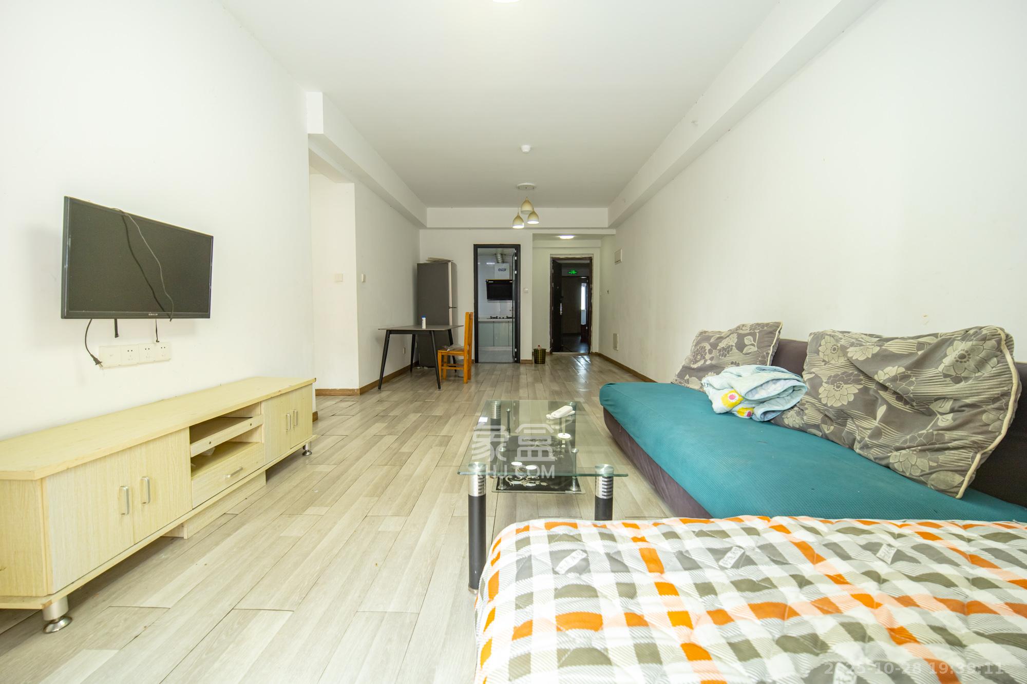 金科时代中心 3室2厅1卫 69.8万 金科时代中心 3室2厅1卫 69.8万客厅