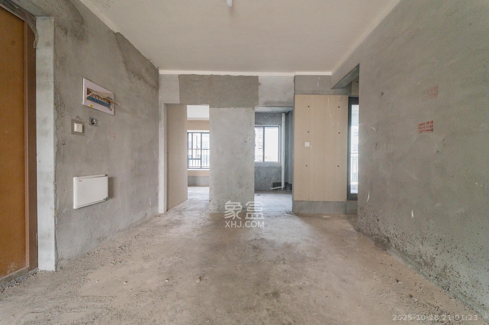 金辉优步星樾  4室2厅2卫    109.5万 金辉优步星樾  4室2厅2卫    109.5万客厅