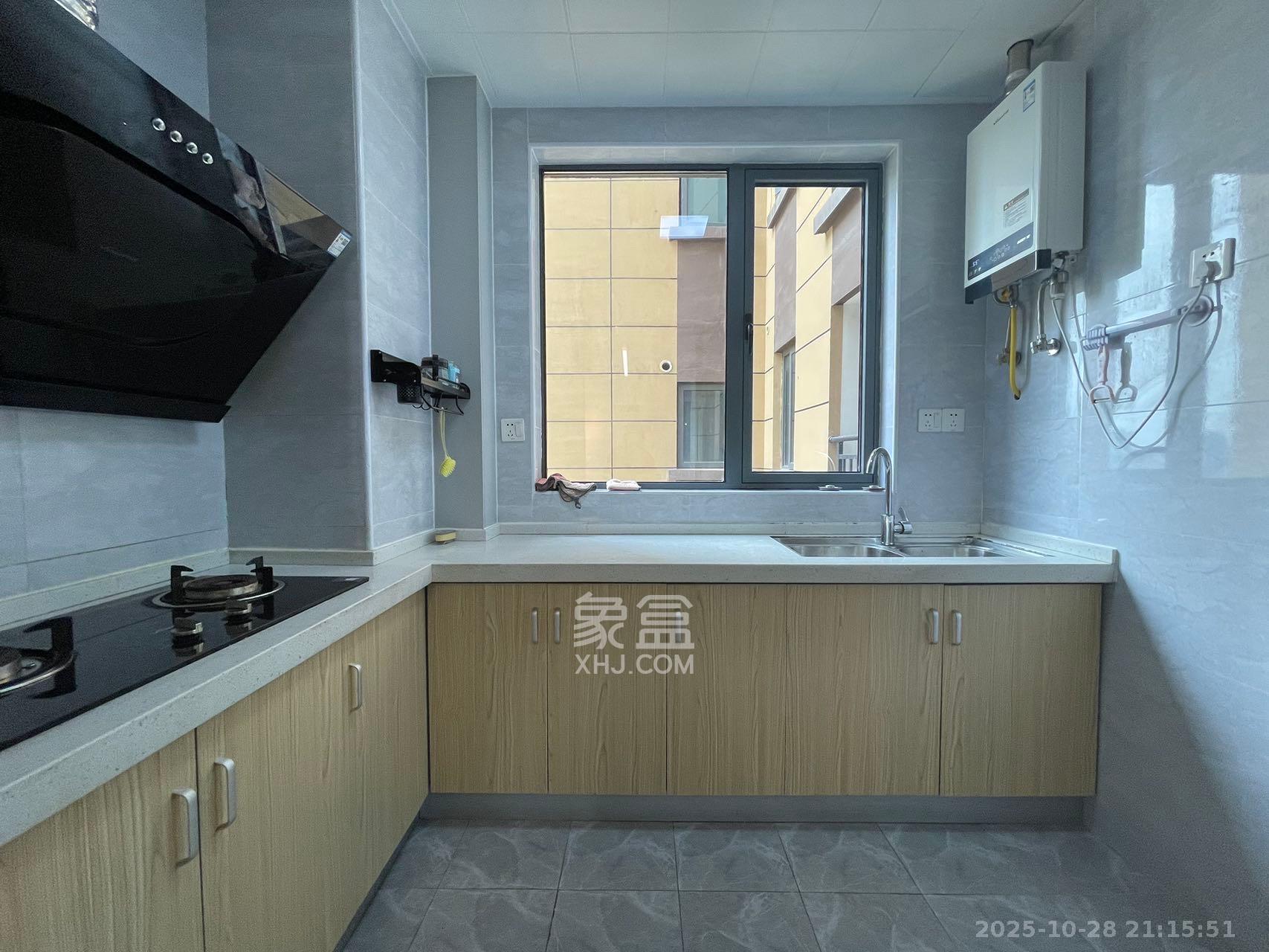 荣盛花语书苑  3室2厅2卫    3500.0元/月 荣盛花语书苑  3室2厅2卫    3500.0元/月室内图