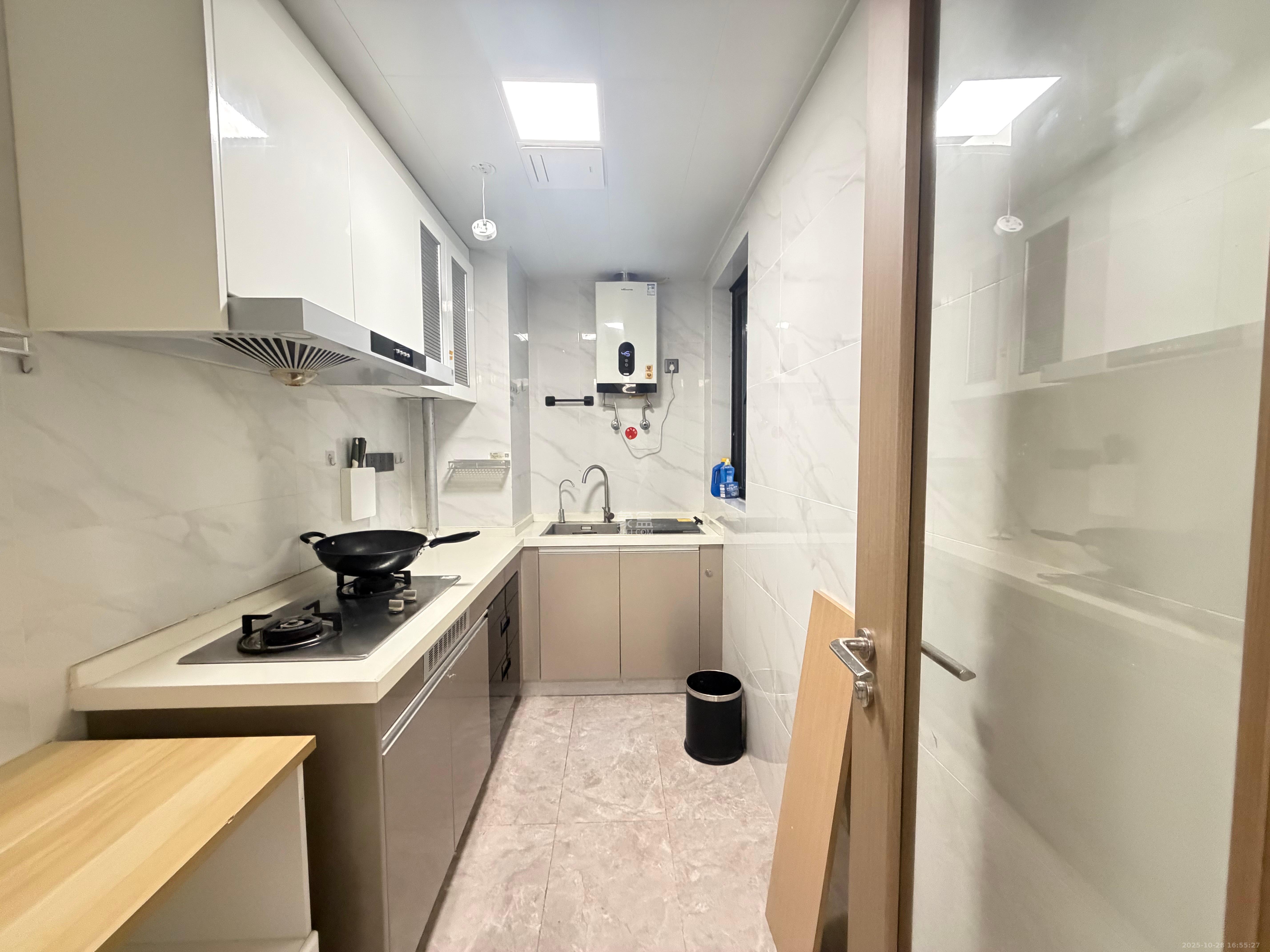 招商华发依云曦城  3室2厅2卫    2400.0元/月 招商华发依云曦城  3室2厅2卫    2400.0元/月室内图