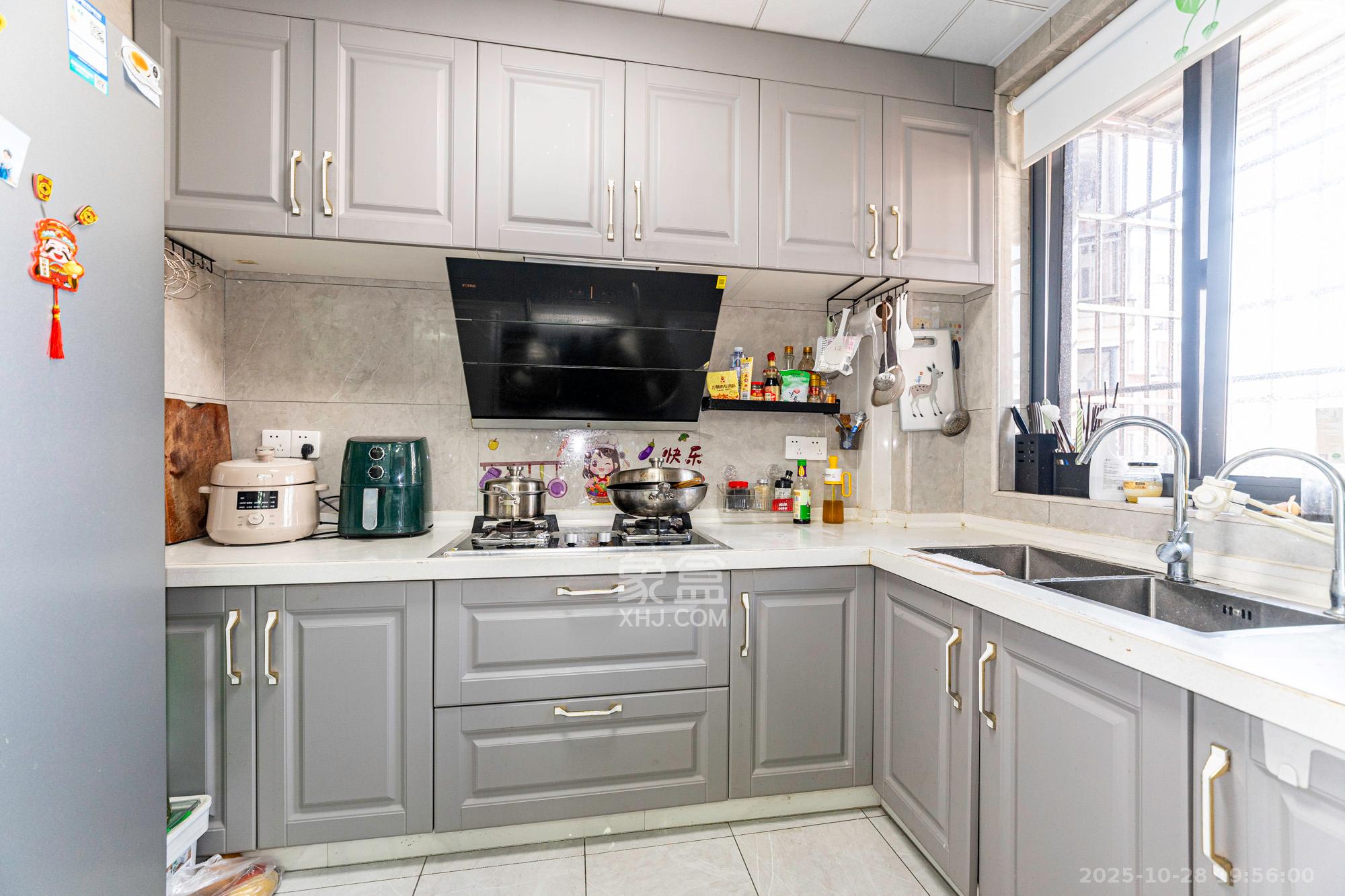 淞雅苑  3室2厅2卫    80.0万厨房