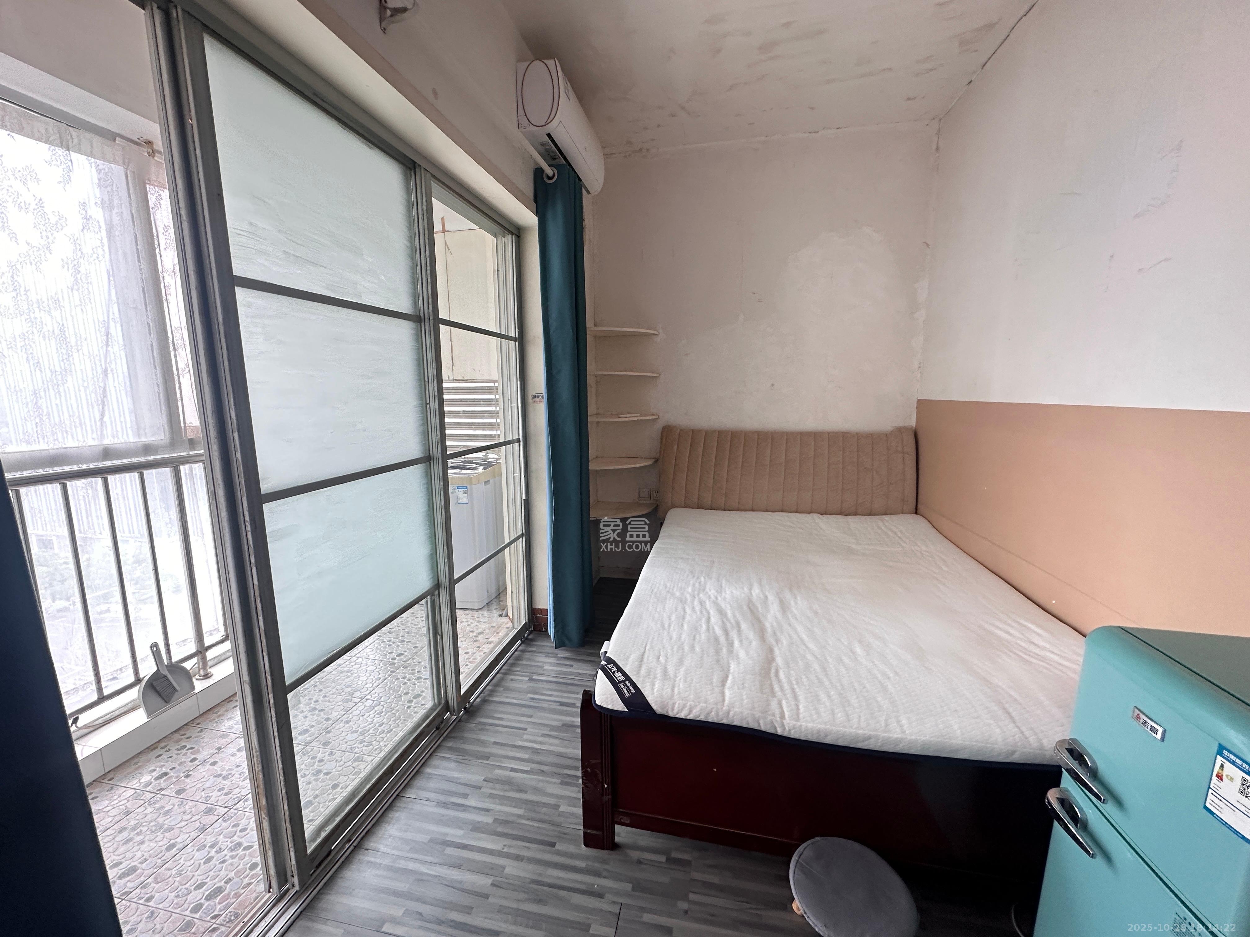 左岸右岸  1室1厅1卫    1700.0元/月室内图