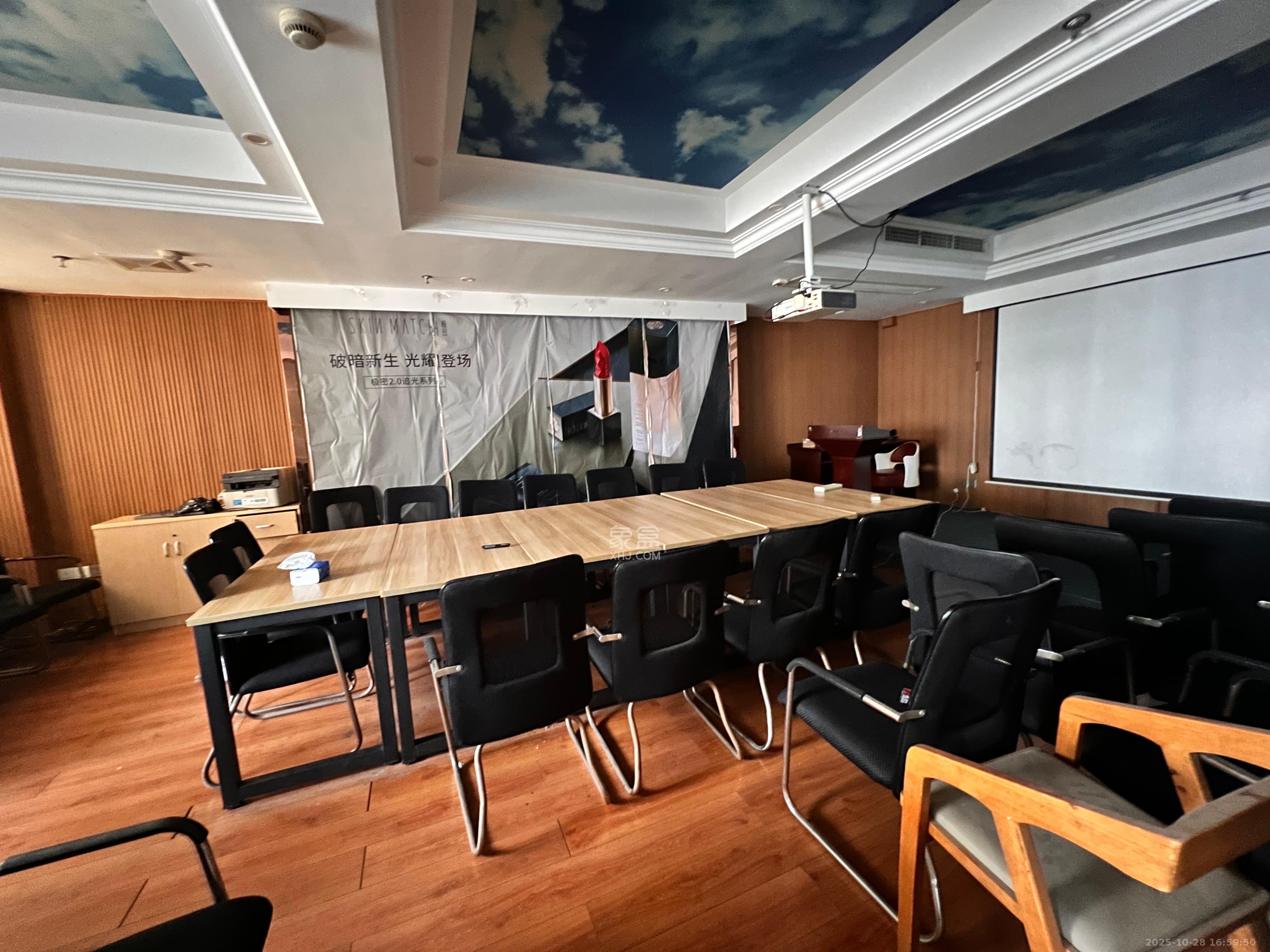 长房中庭国际(东郡华蓉广场)  3室1厅2卫    6000.0元/月 长房中庭国际(东郡华蓉广场)  3室1厅2卫    6000.0元/月室内图