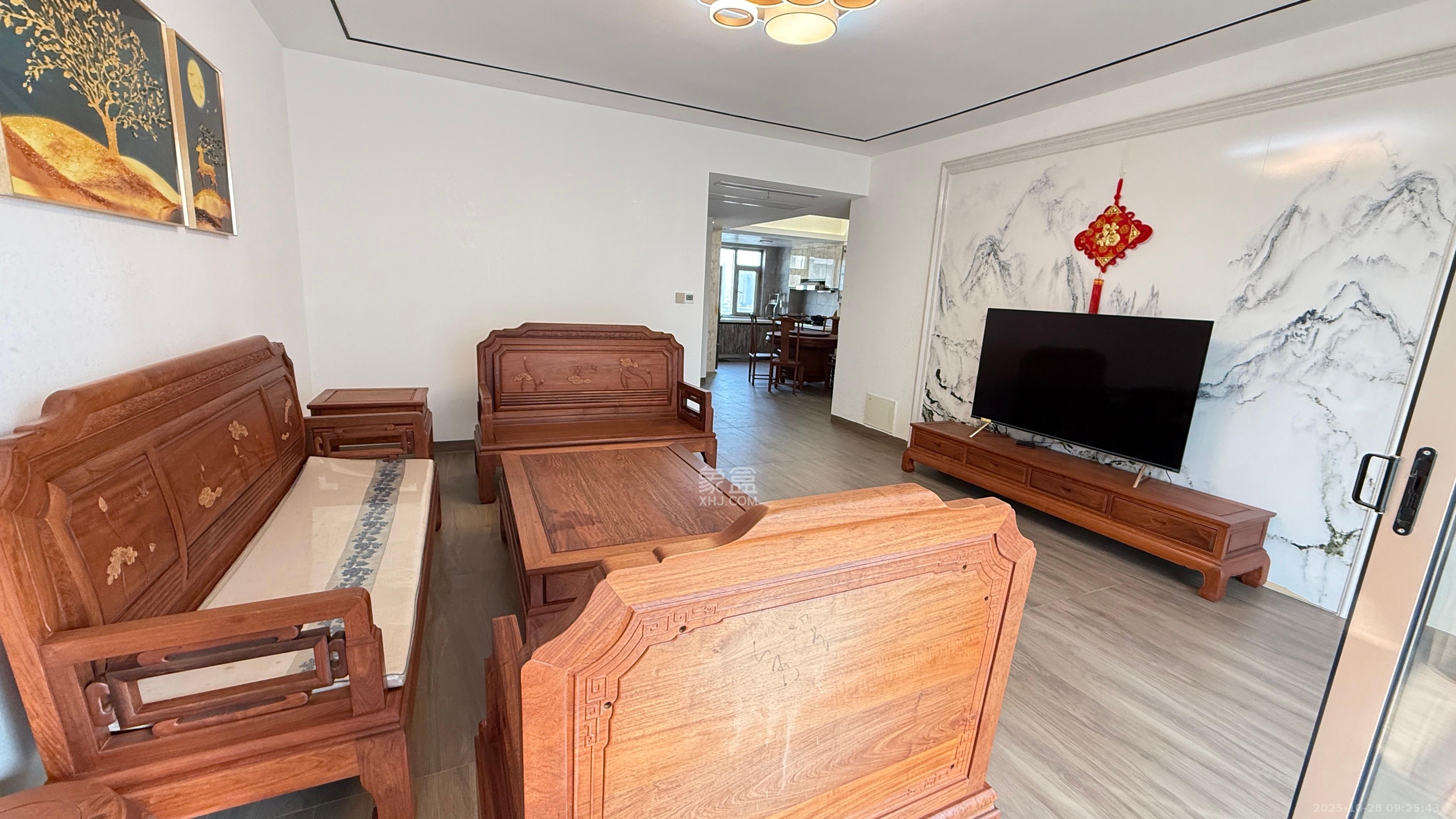 九华新城 5室2厅2卫 78.0万 九华新城 5室2厅2卫 78.0万客厅