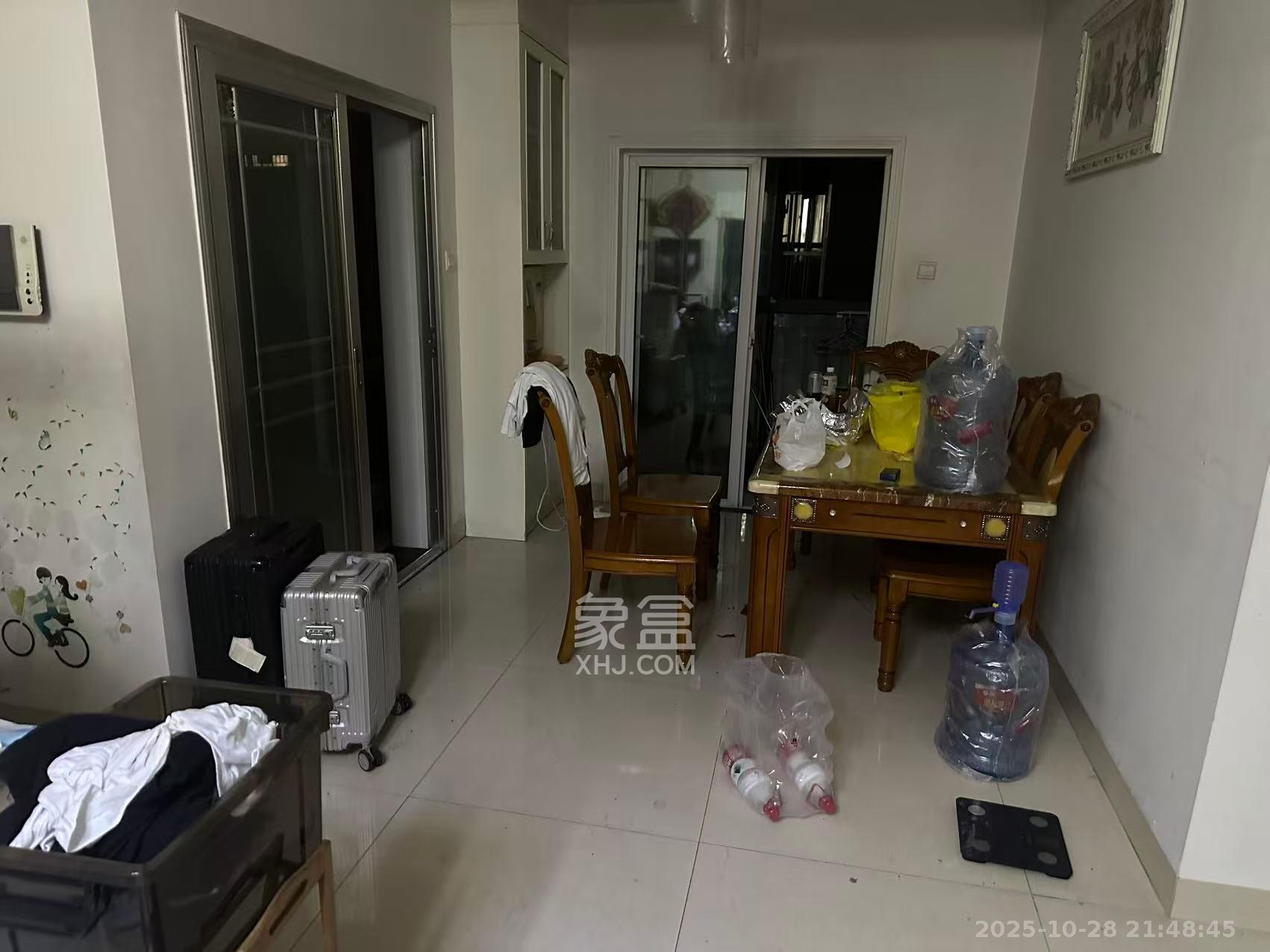 山水湾  3室2厅1卫    2000.0元/月室内图