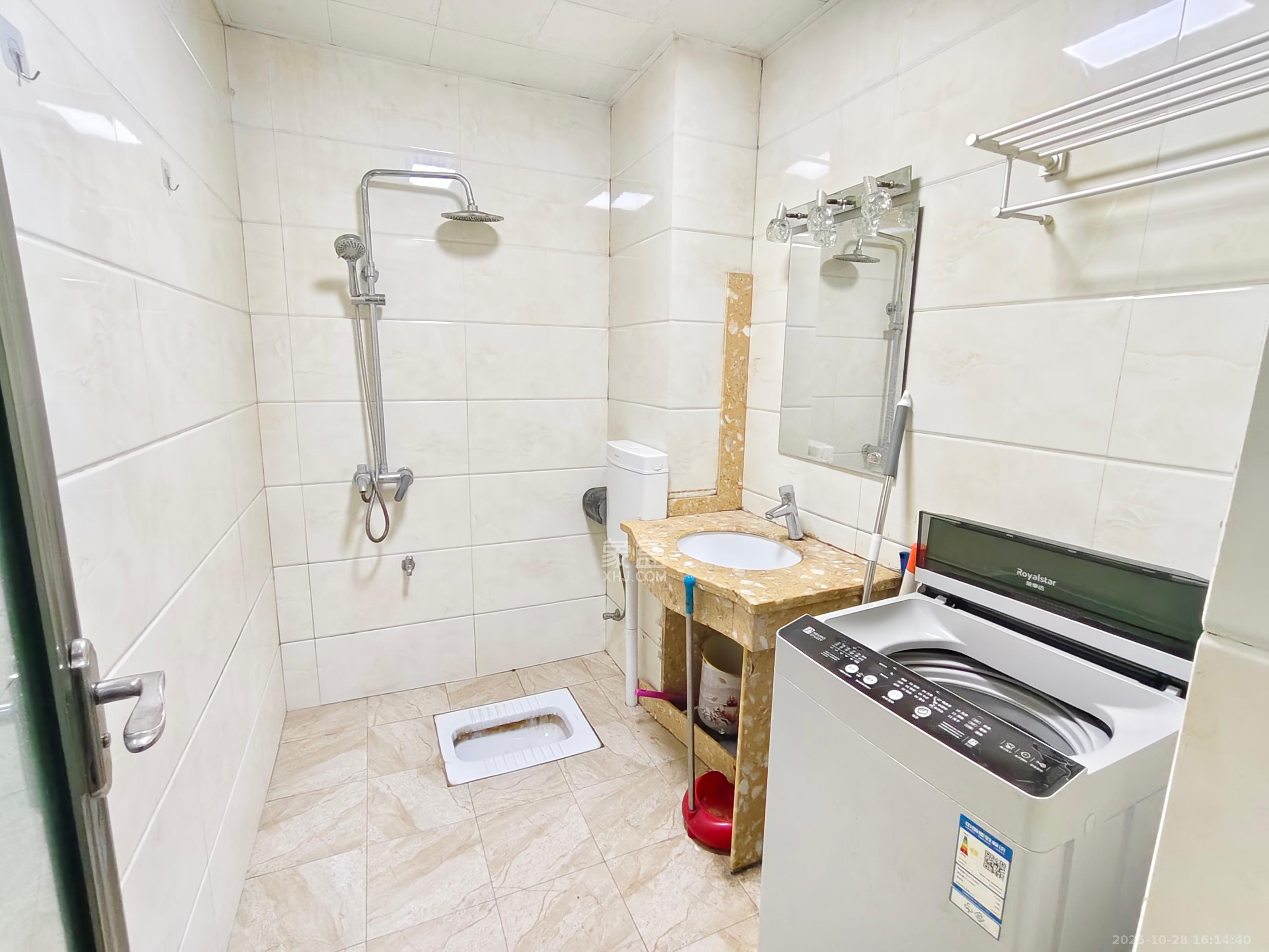 山水金庭  1室1厅1卫    900.0元/月 山水金庭  1室1厅1卫    900.0元/月室内图