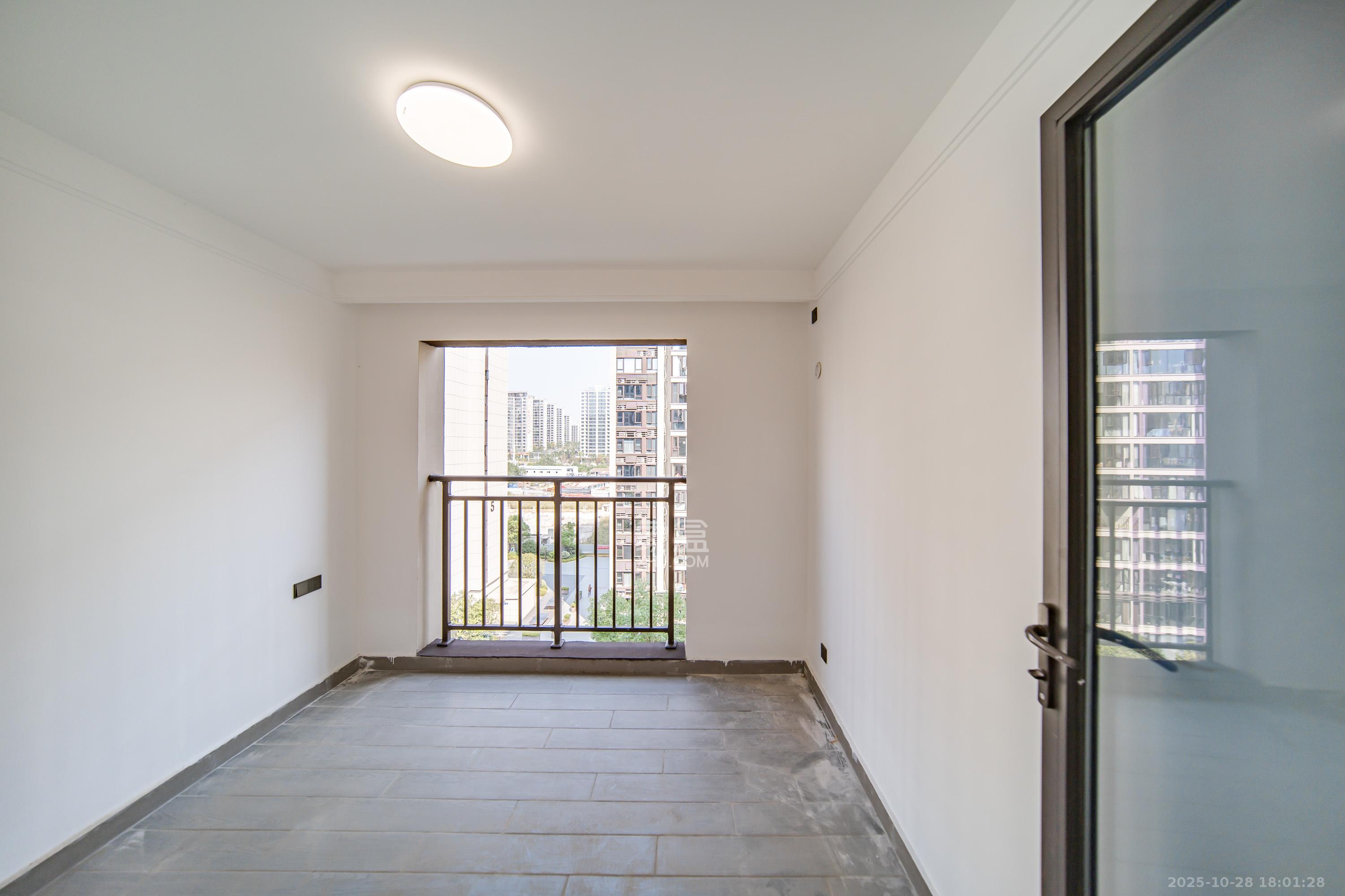 旭辉国宸府  4室2厅2卫    175.0万 旭辉国宸府  4室2厅2卫    175.0万卧室