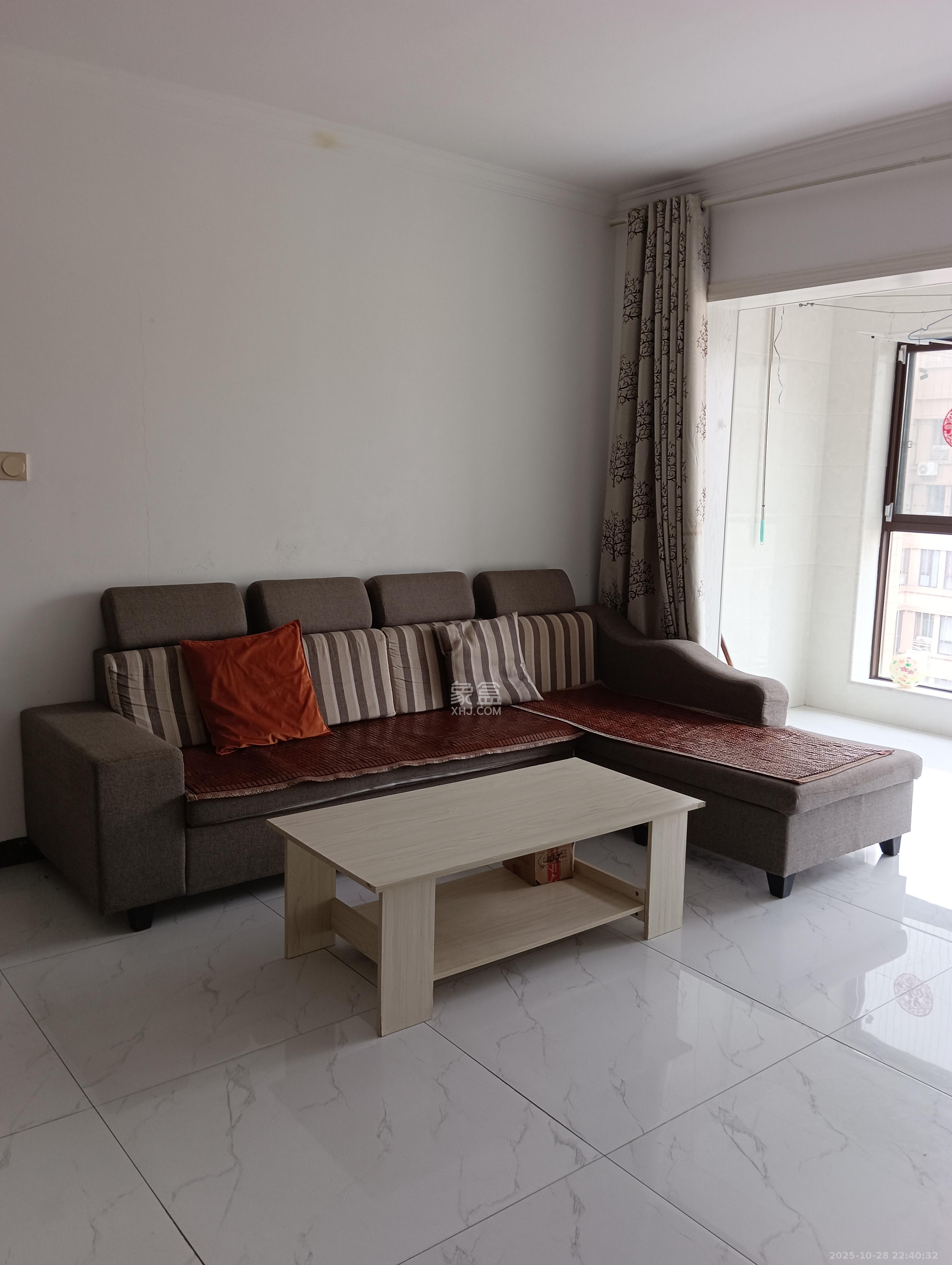 润和又一城  3室2厅1卫    1800.0元/月室内图