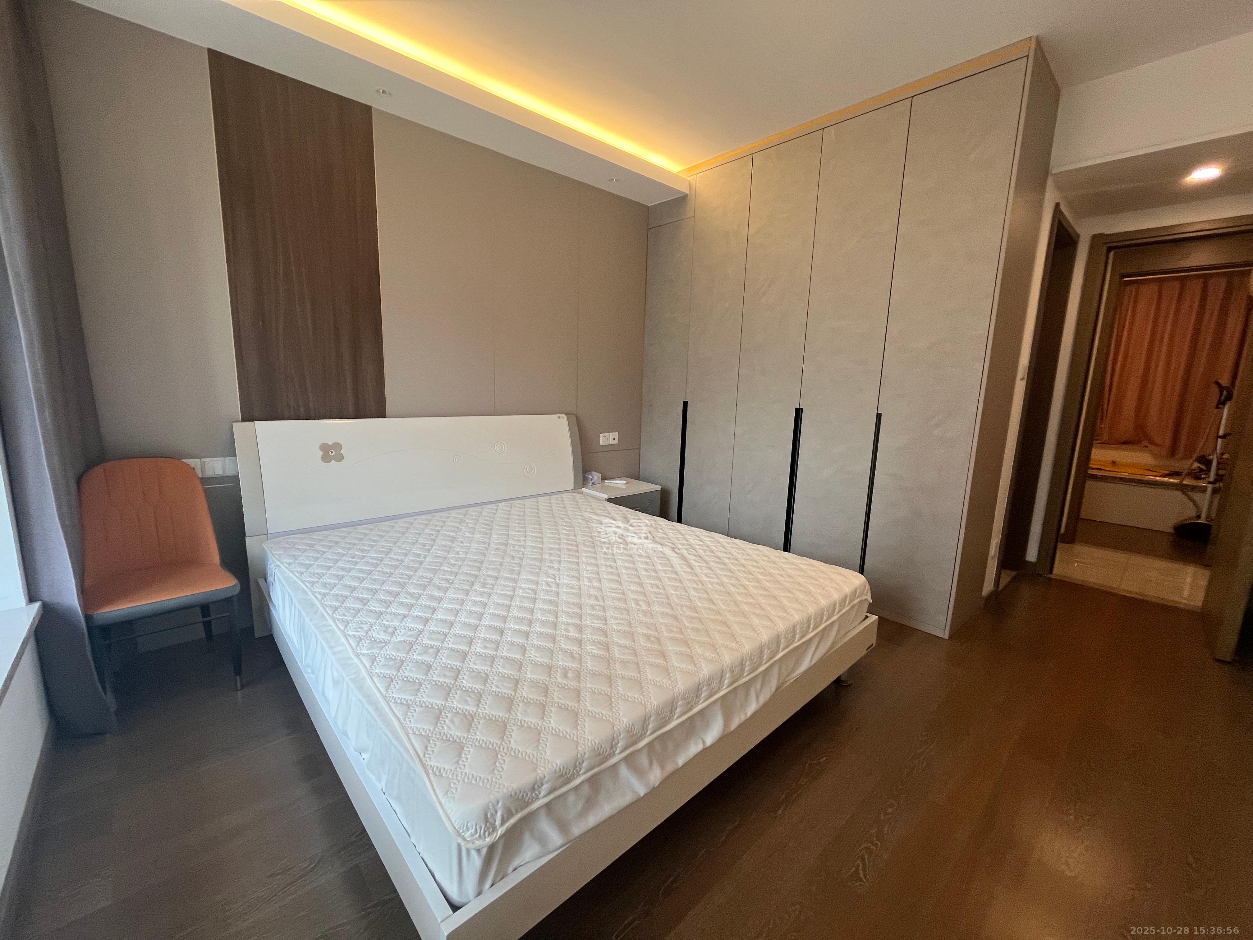 龙湖铂金中心（龙湖春江郦城）  3室2厅2卫    4200.0元/月室内图