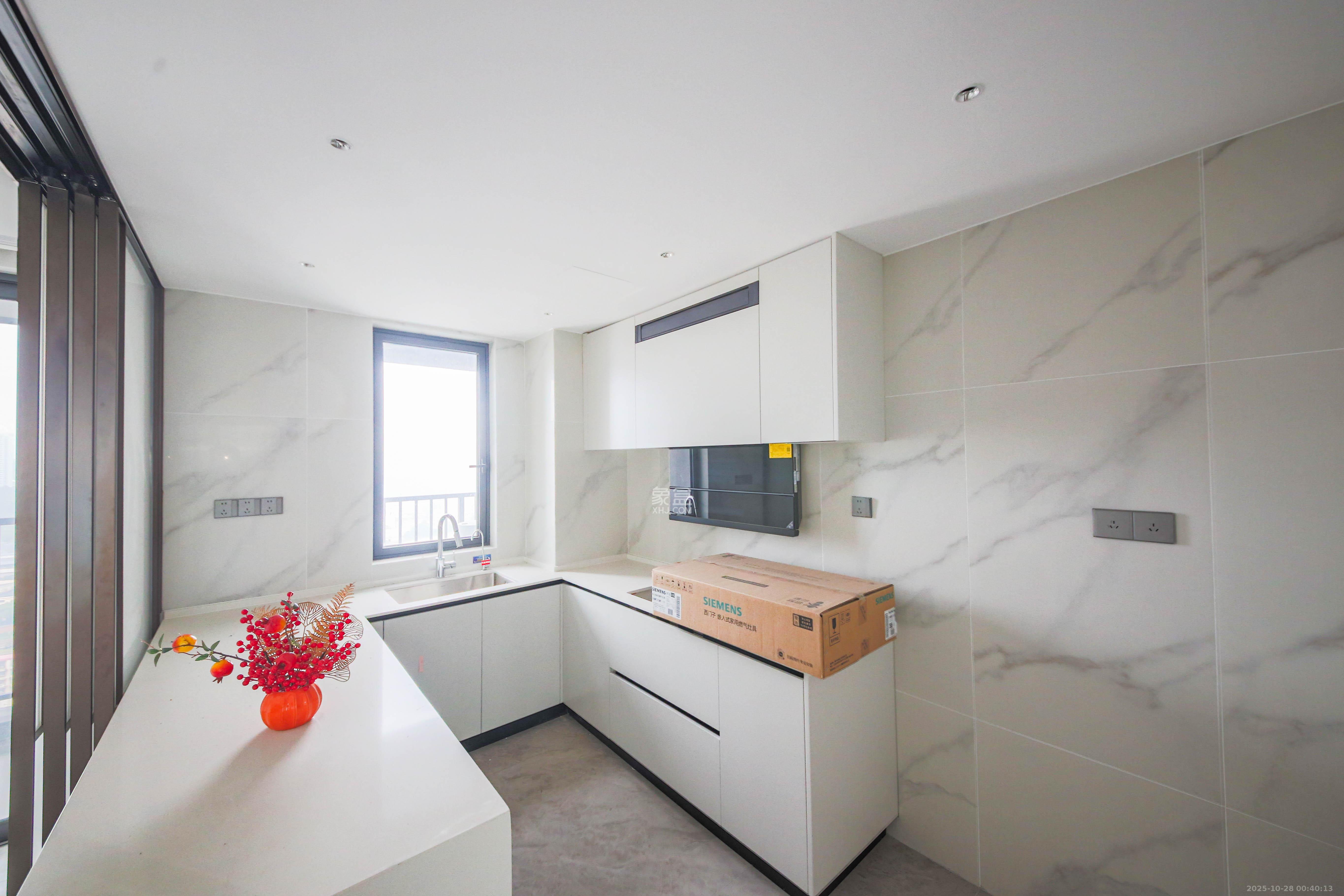 长沙润府B区  4室2厅3卫    289.0万 长沙润府B区  4室2厅3卫    289.0万厨房