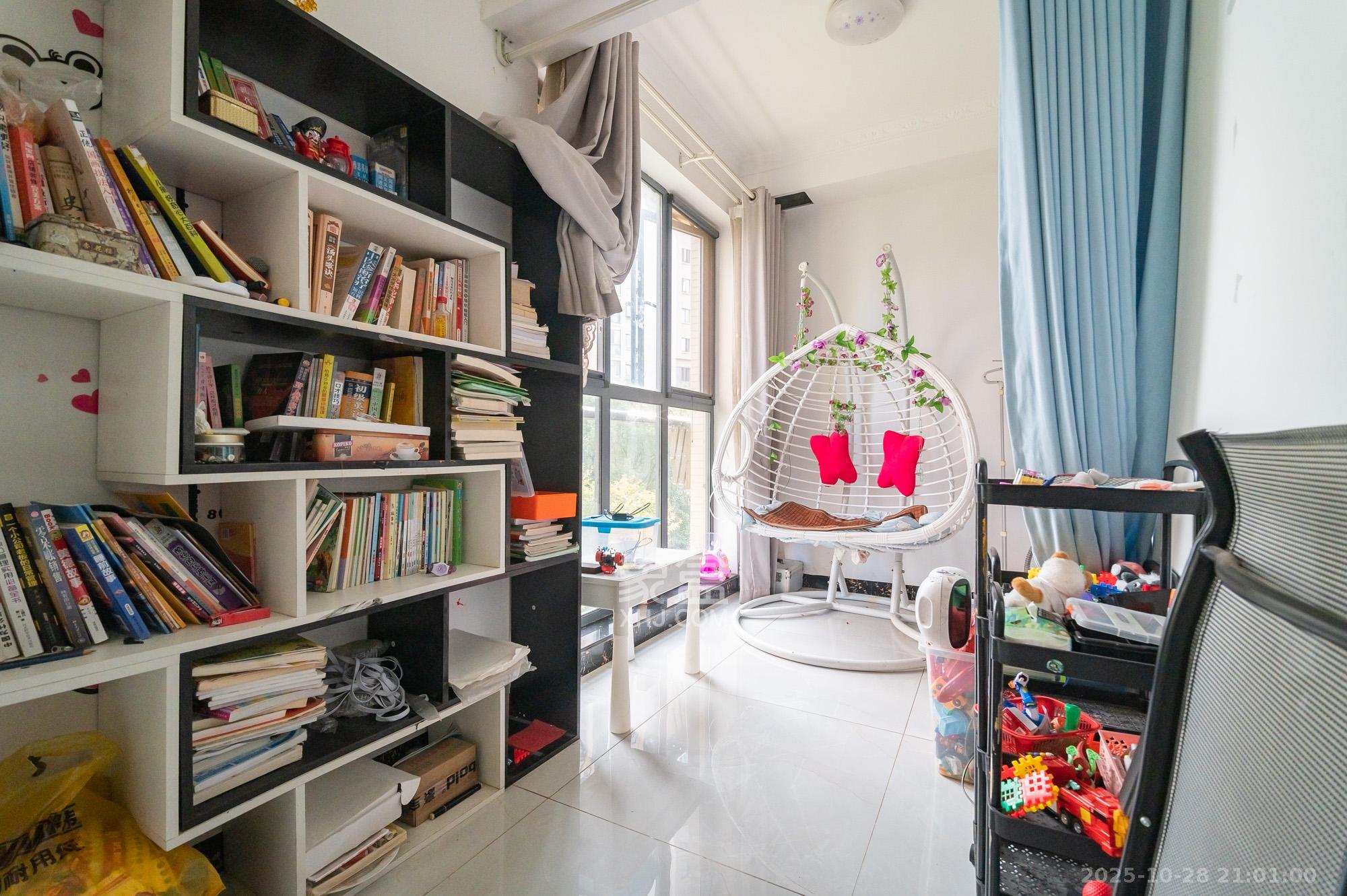 深业睿城  4室2厅3卫    189.8万阳台