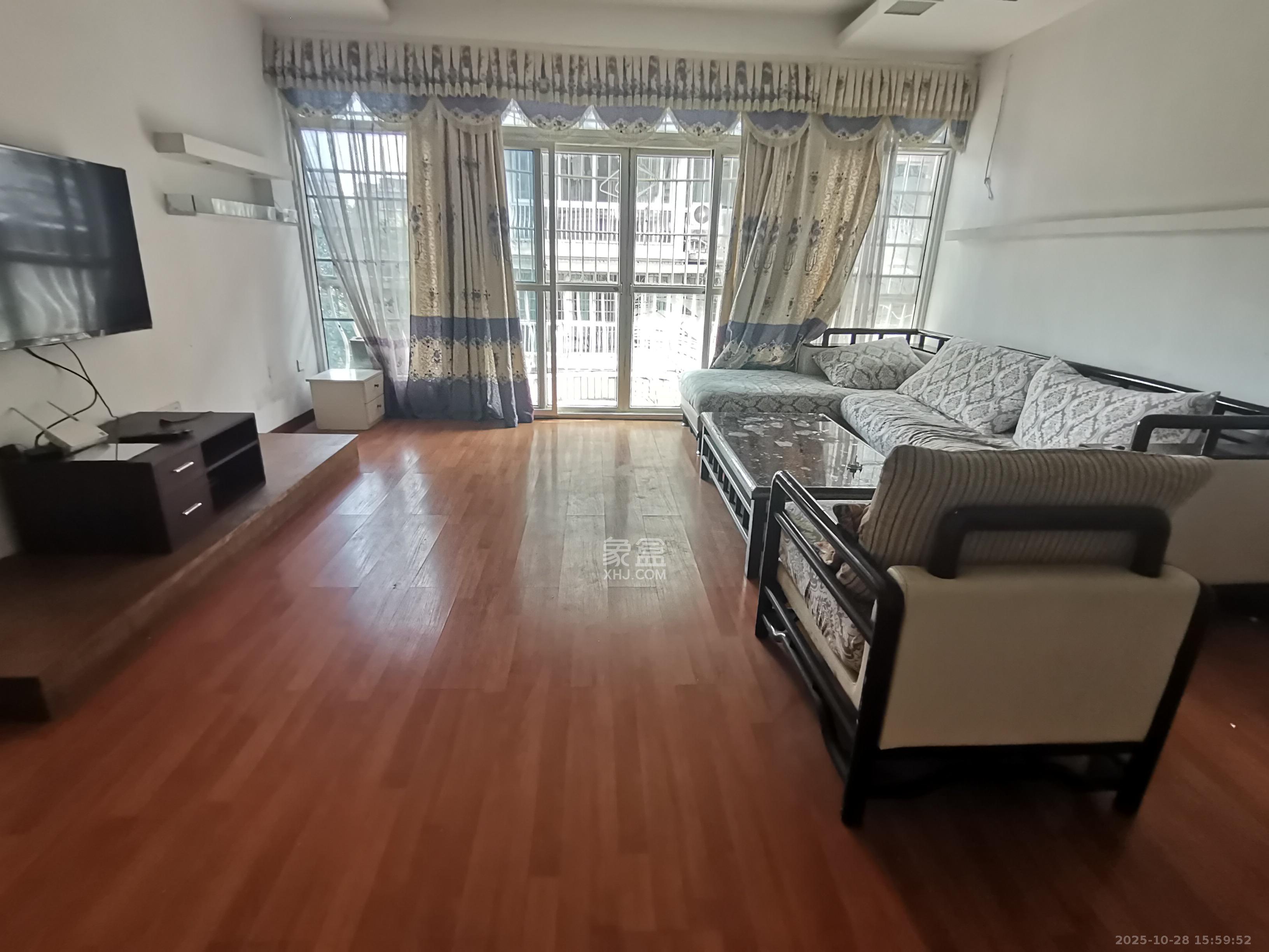 丹桂雅苑  4室2厅2卫    2500.0元/月室内图