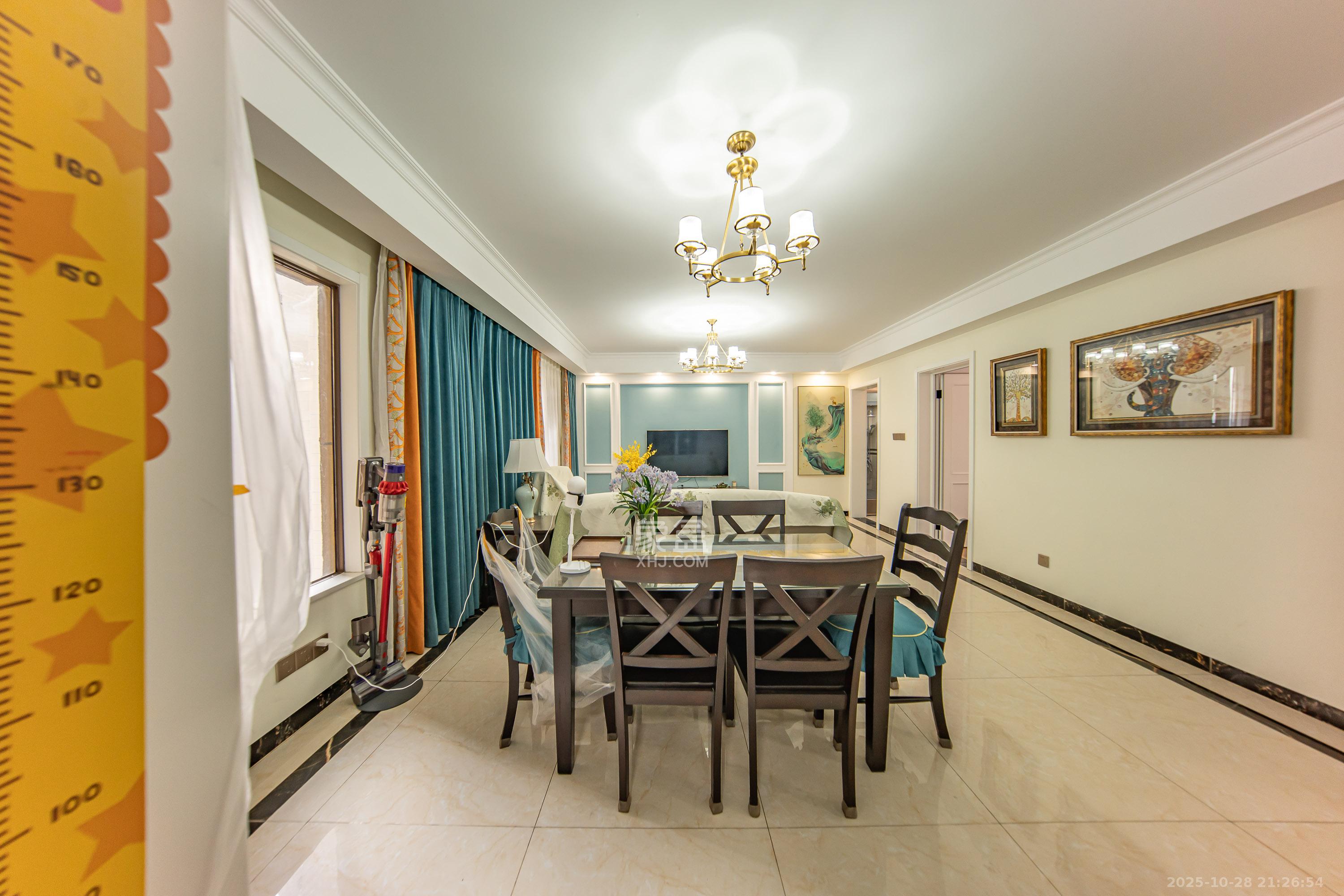 华润橡树湾 3室2厅2卫 98.0万 华润橡树湾 3室2厅2卫 98.0万客厅