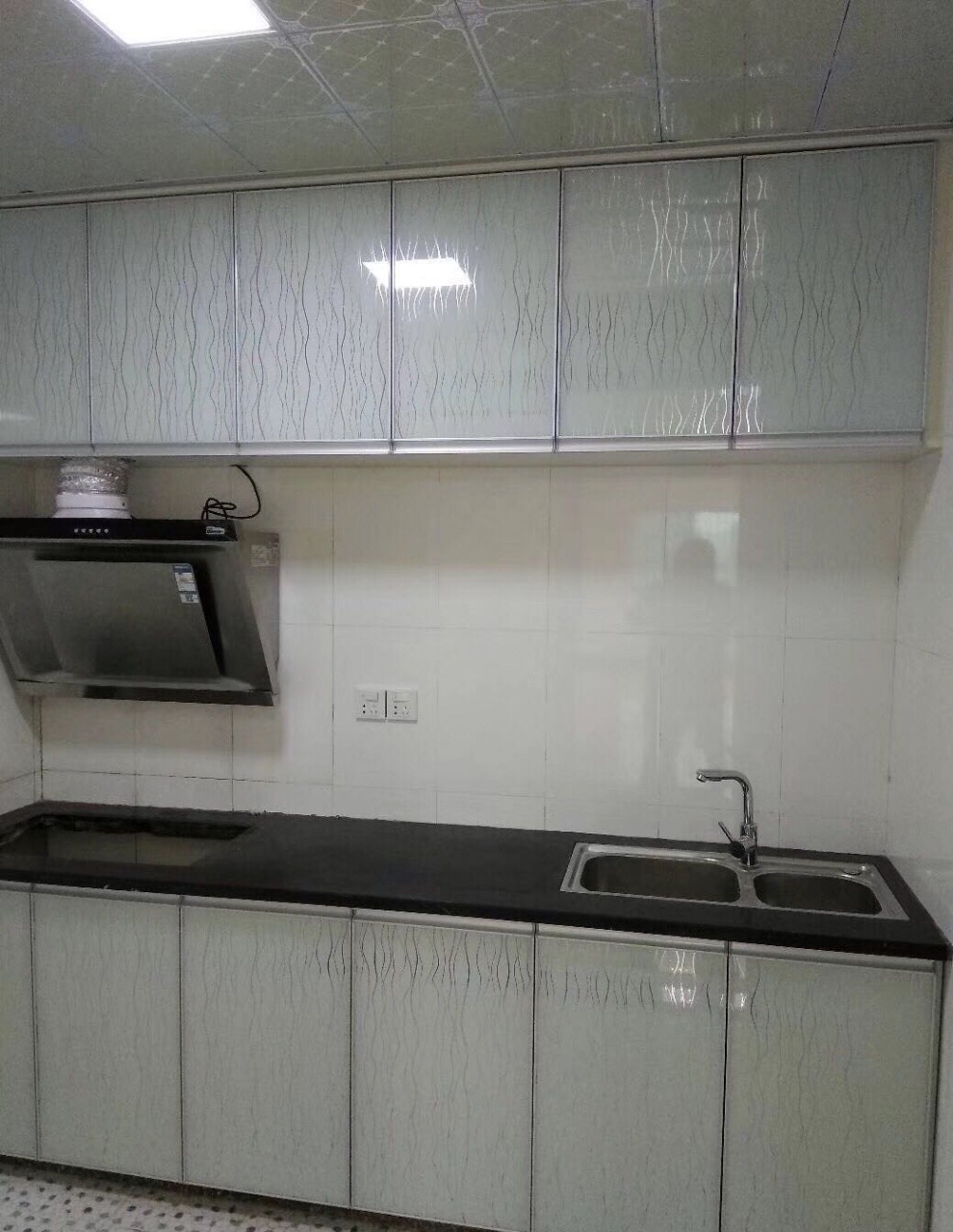 峰景国际  1室0厅0卫    2300.0元/月 峰景国际  1室0厅0卫    2300.0元/月室内图