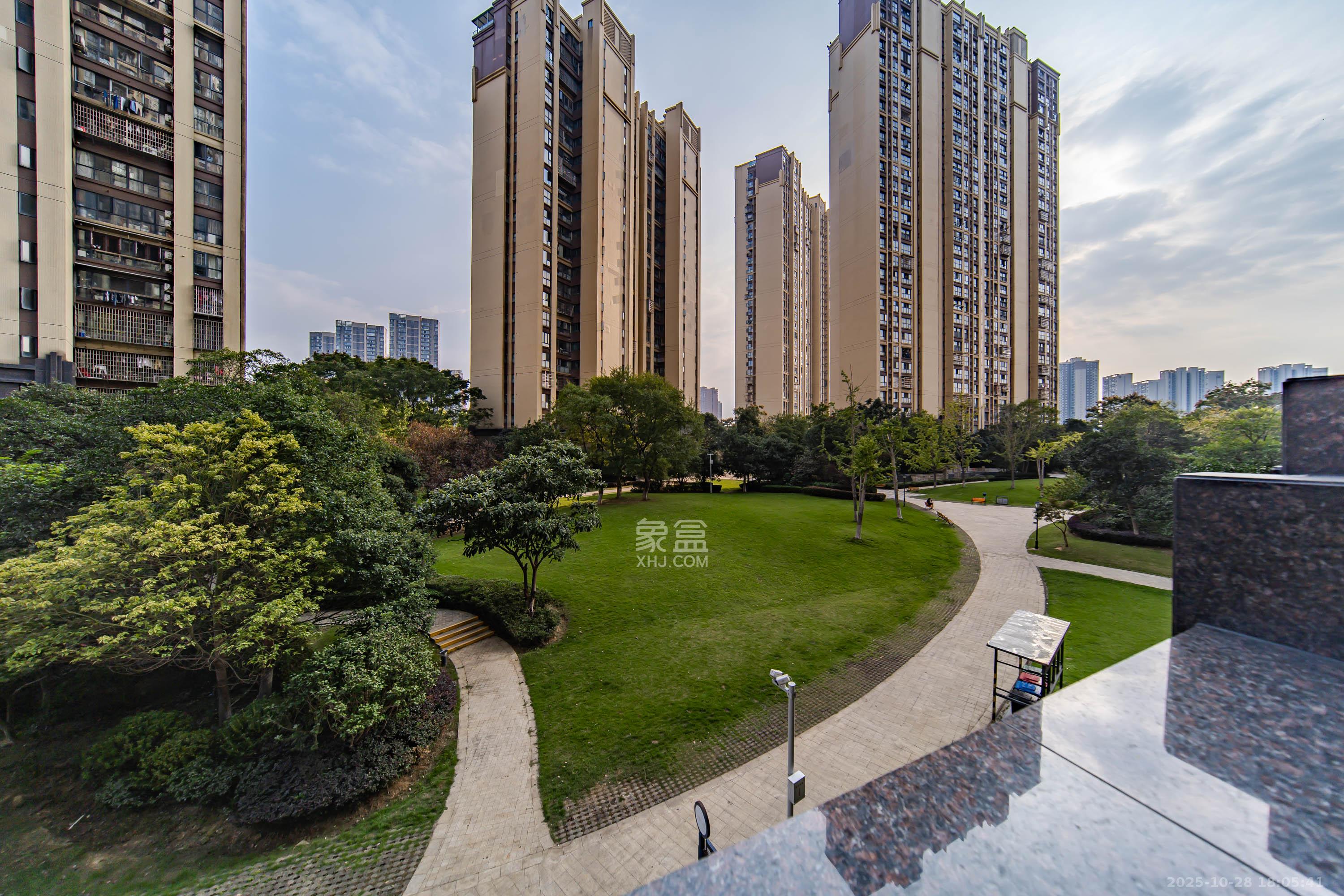 兰亭湾畔  2室2厅1卫    75.0万阳台