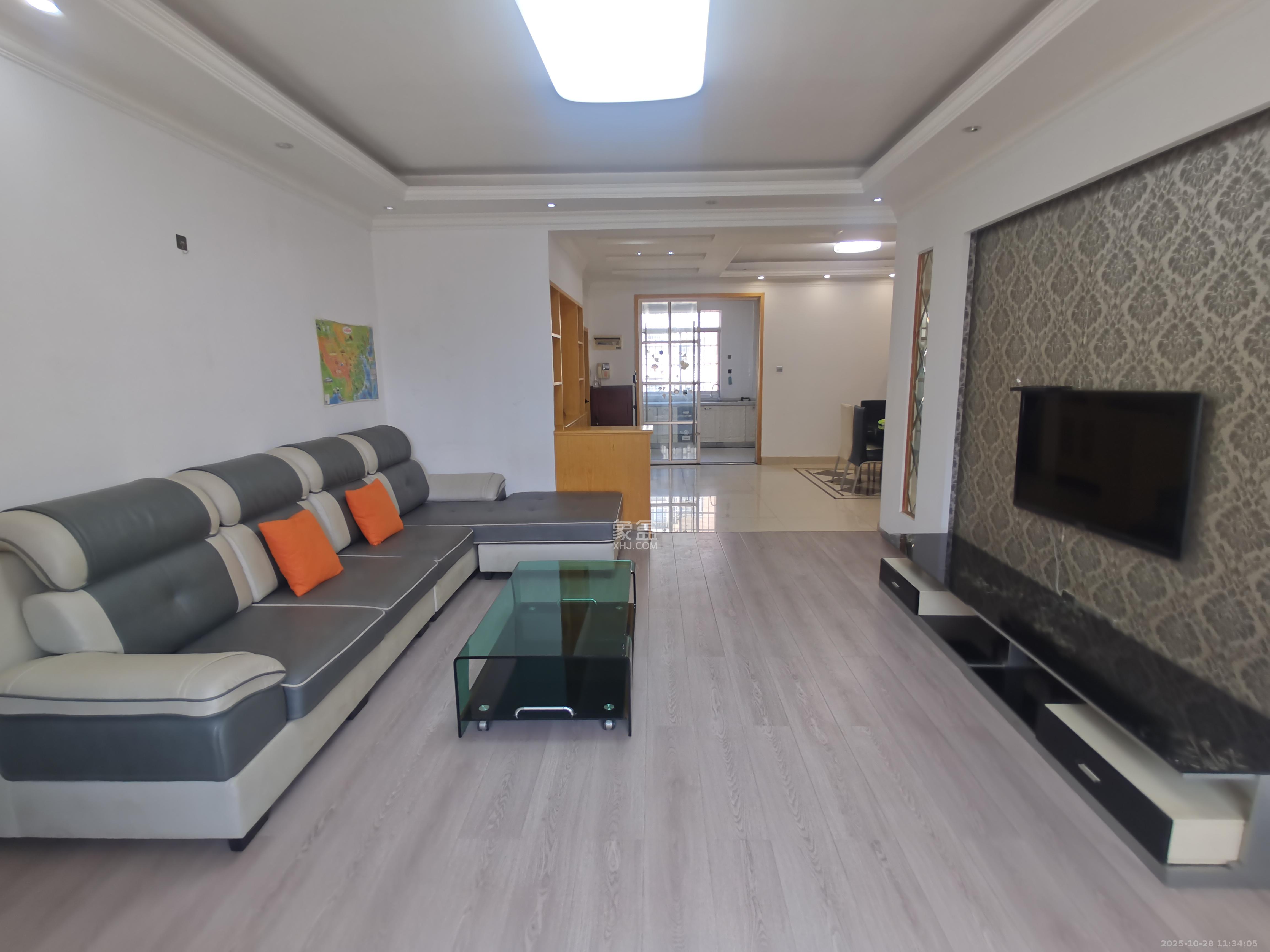 先锋新宇  3室1厅2卫    2100.0元/月室内图