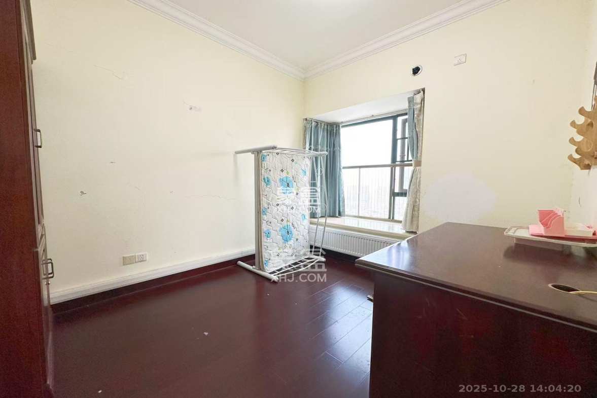 恒大翡翠华庭  3室2厅2卫    2250.0元/月 恒大翡翠华庭  3室2厅2卫    2250.0元/月室内图