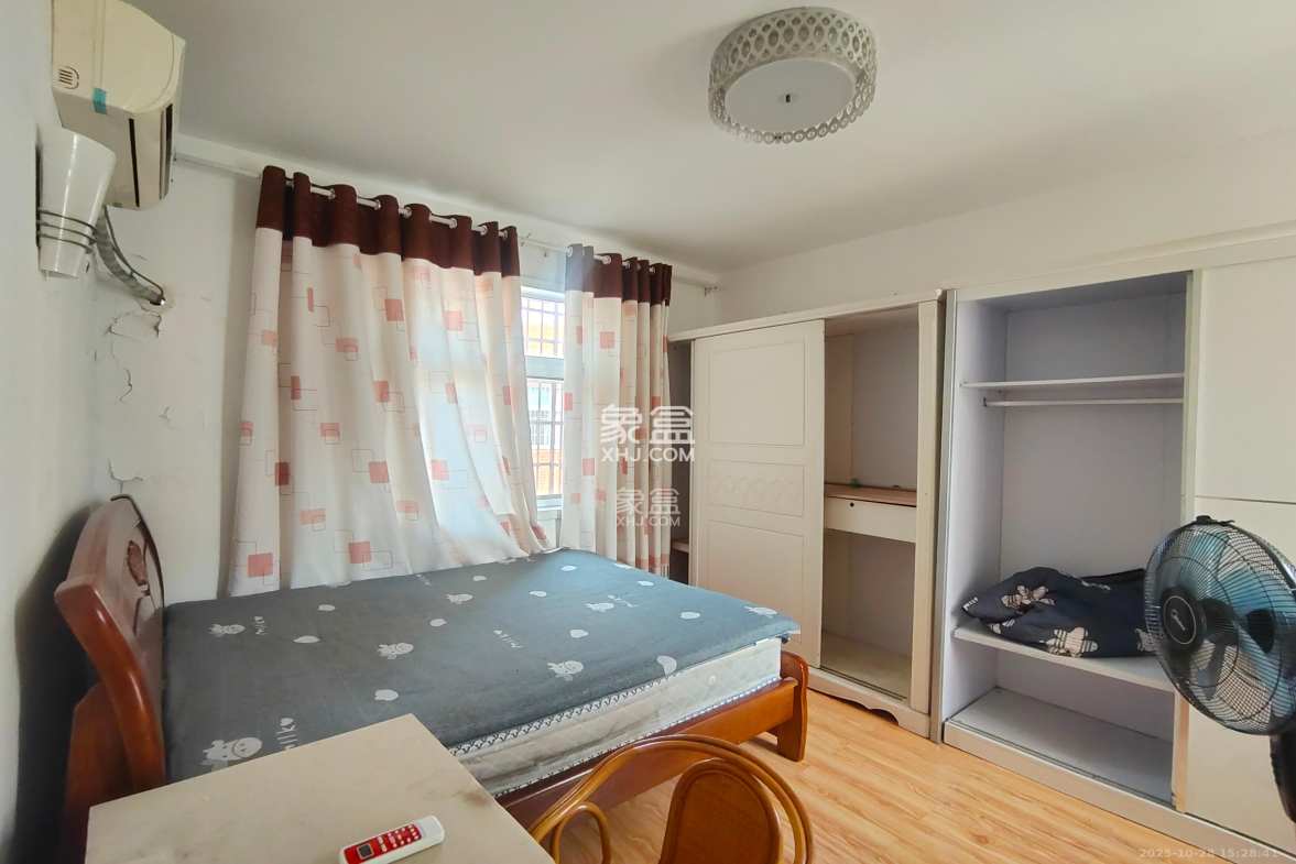 江临天下  2室2厅1卫    1700.0元/月 江临天下  2室2厅1卫    1700.0元/月室内图