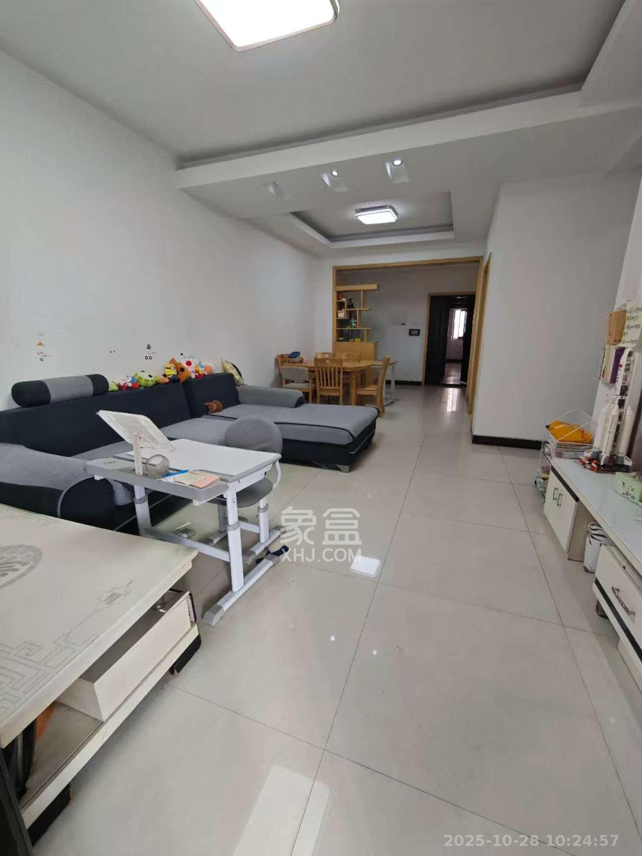 恒鑫山水卿卿  2室2厅1卫    1800.0元/月室内图