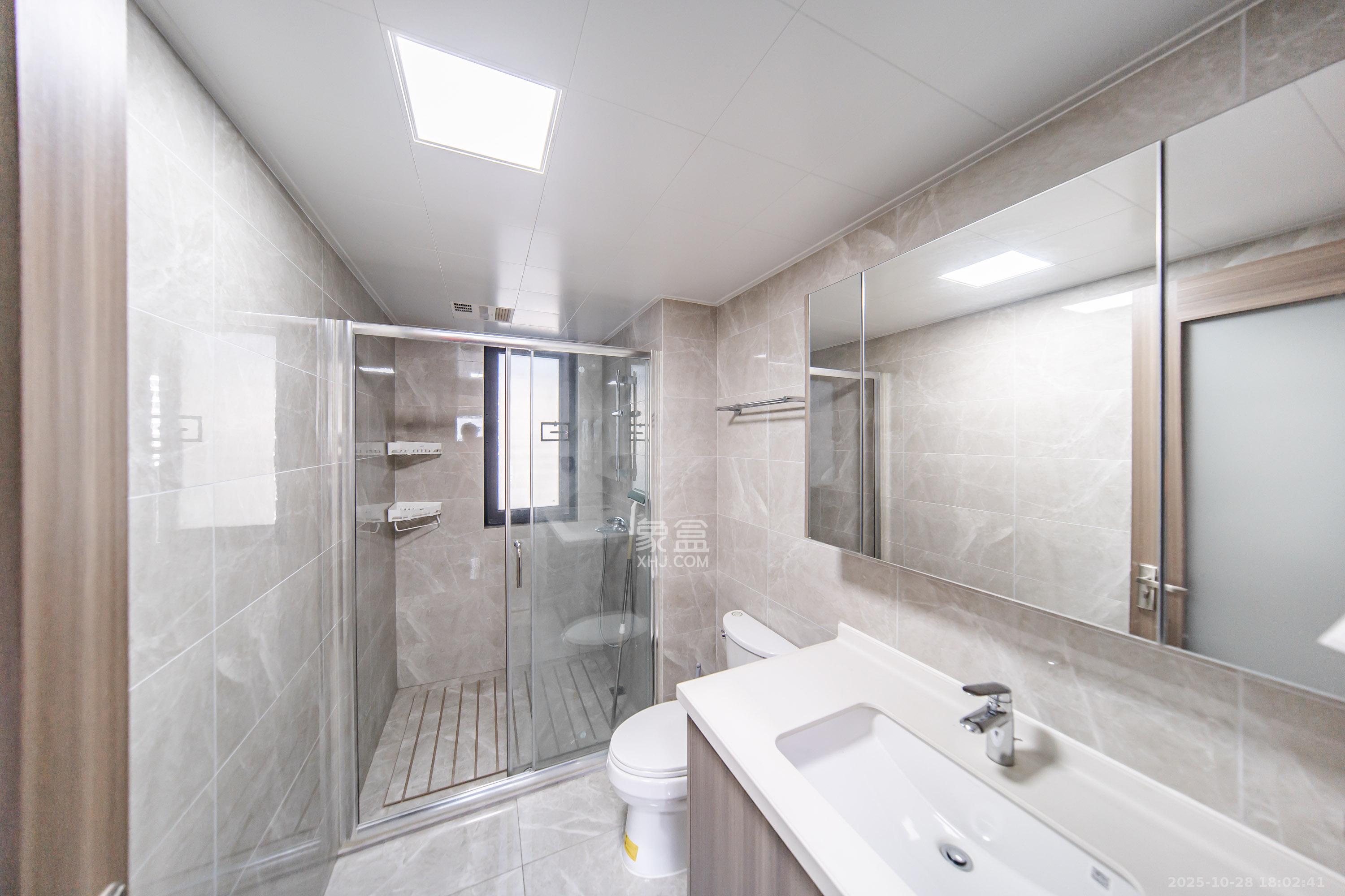 中海阅麓山二期  3室2厅2卫    143.8万 中海阅麓山二期  3室2厅2卫    143.8万卫生间