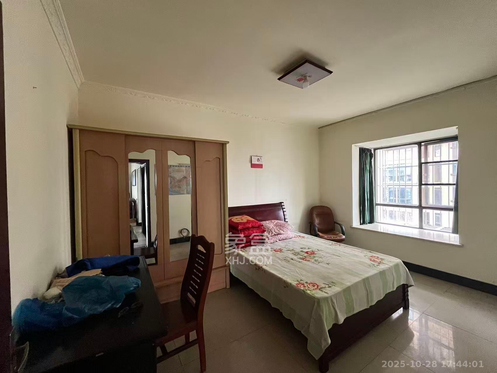 鼎丰前城  2室1厅1卫    1600.0元/月 鼎丰前城  2室1厅1卫    1600.0元/月室内图