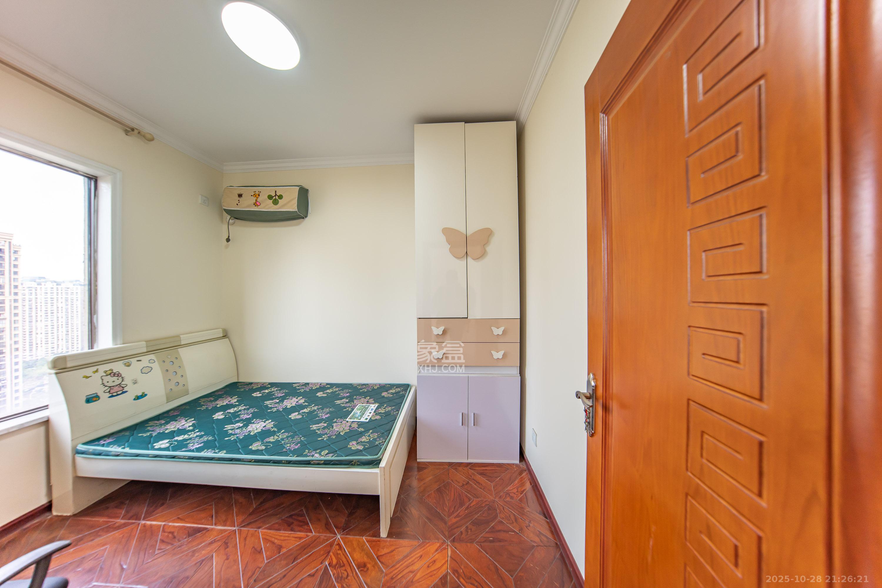 华润橡树湾  4室2厅2卫    105.0万卧室