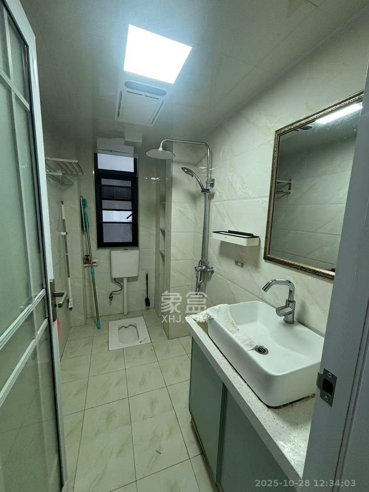 长铁高层  2室1厅1卫    2200.0元/月 长铁高层  2室1厅1卫    2200.0元/月室内图