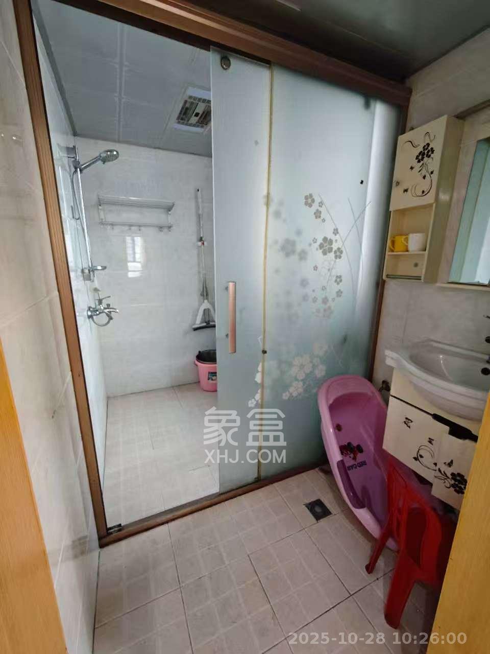 恒鑫山水卿卿  2室2厅1卫    1800.0元/月室内图