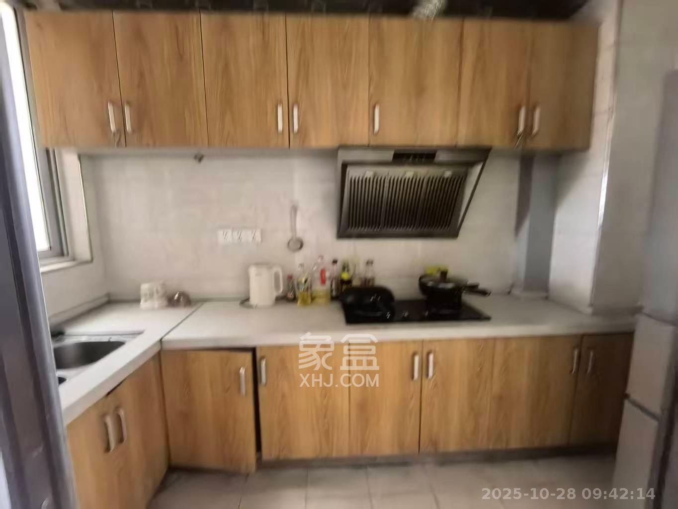 南郡雅园  4室2厅2卫    1500.0元/月室内图