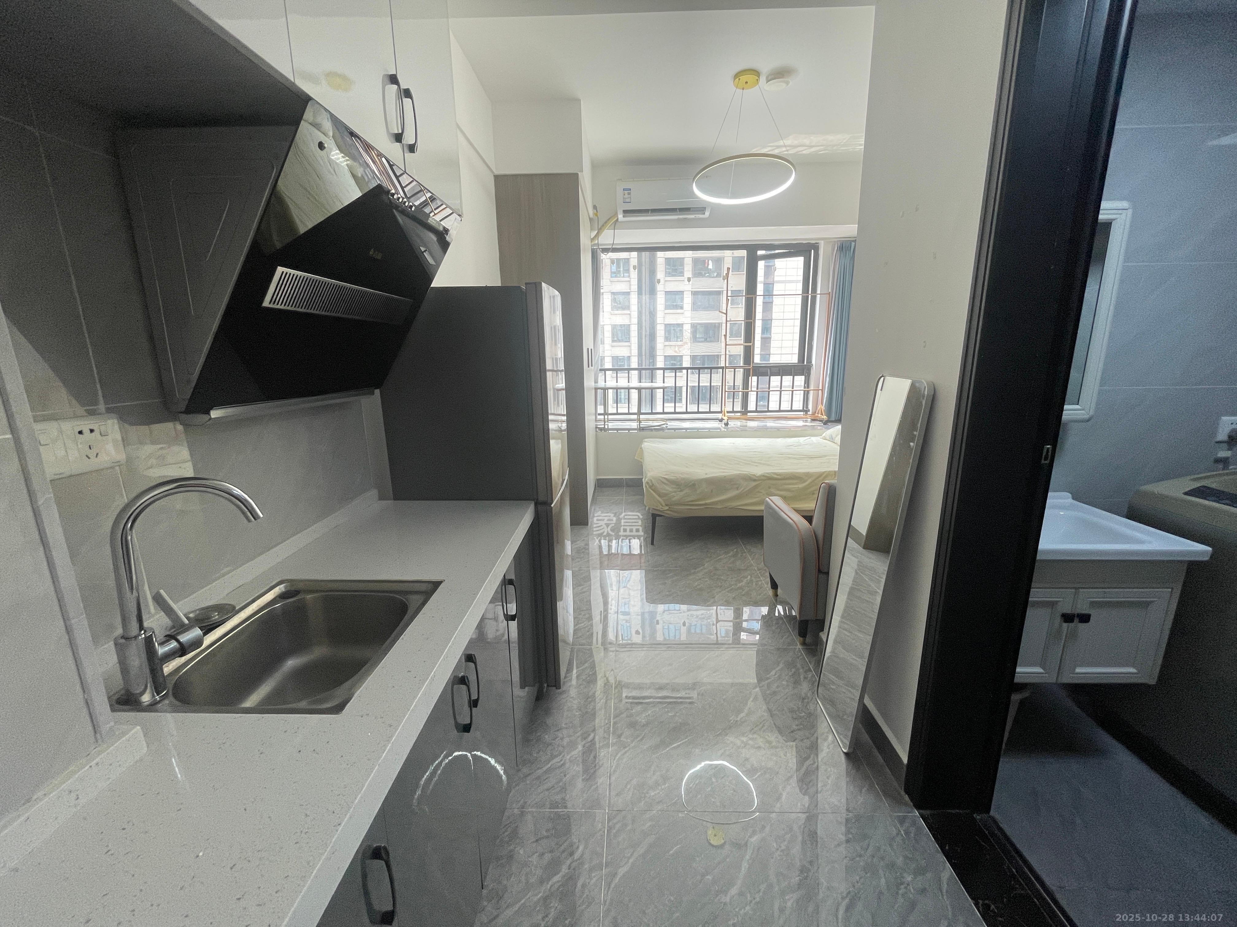 龙湖铂金岛  1室1厅1卫    1600.0元/月室内图