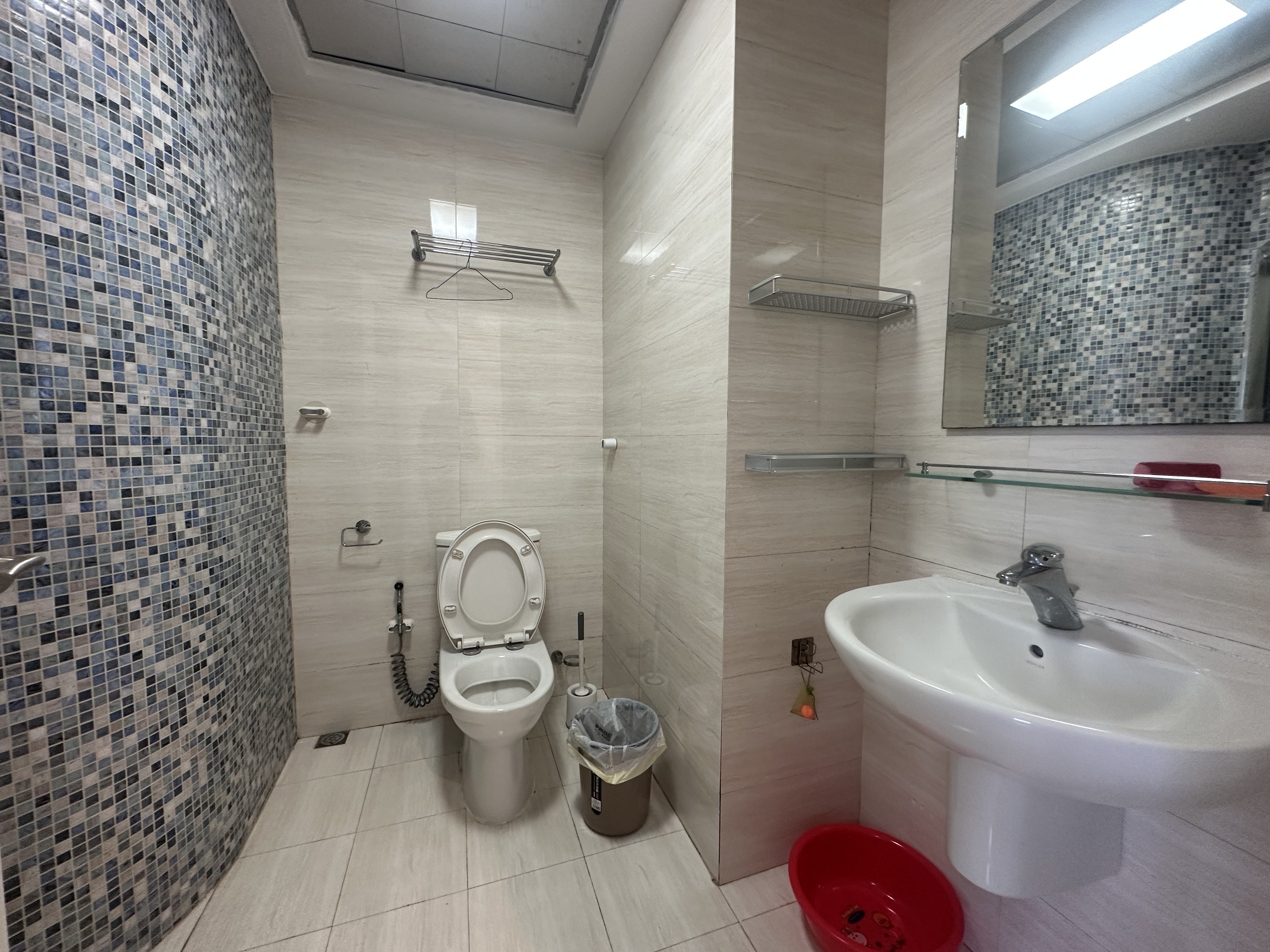 外滩中心  1室2厅1卫    168.0万 外滩中心  1室2厅1卫    168.0万客厅