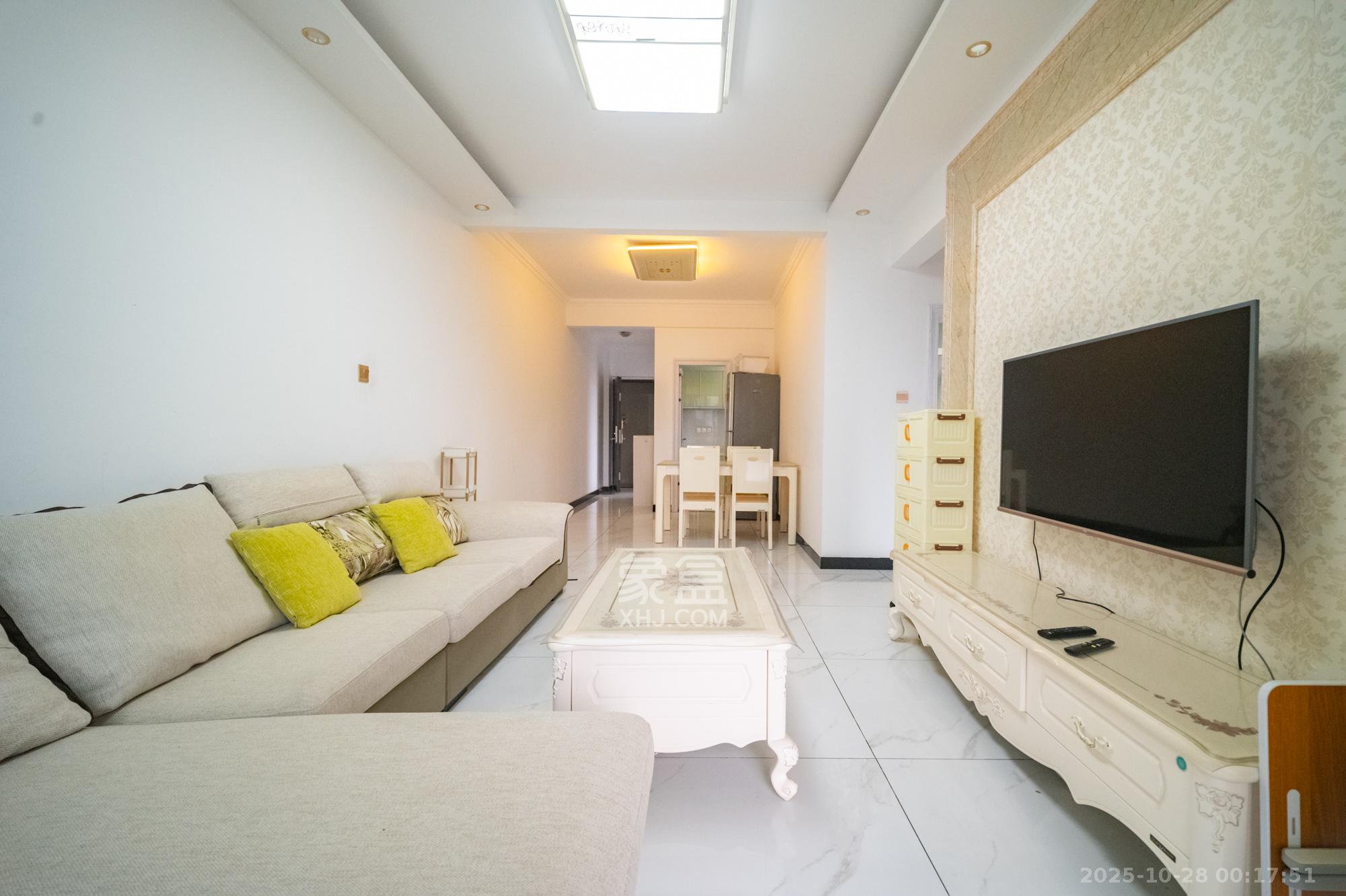 恒基凯旋门三期 3室2厅1卫 78.9万 恒基凯旋门三期 3室2厅1卫 78.9万客厅