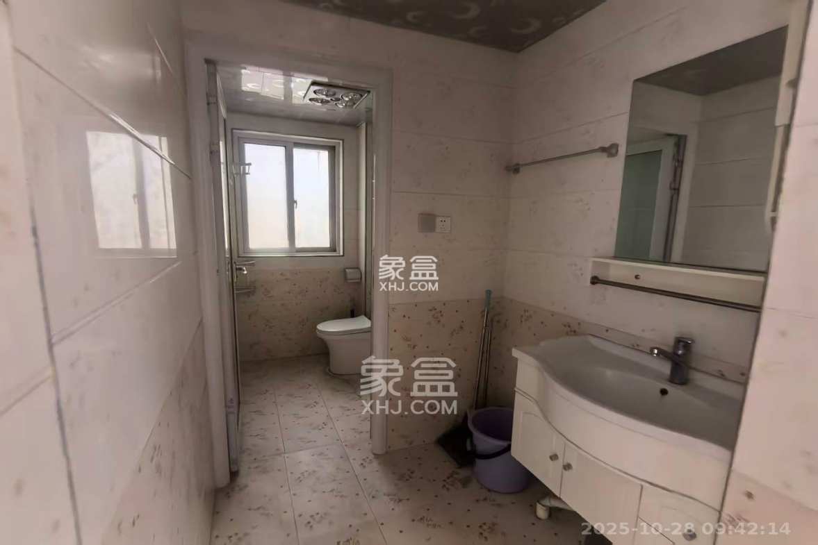 南郡雅园 4室2厅2卫 1500.0元/月 南郡雅园 4室2厅2卫 1500.0元/月室内图