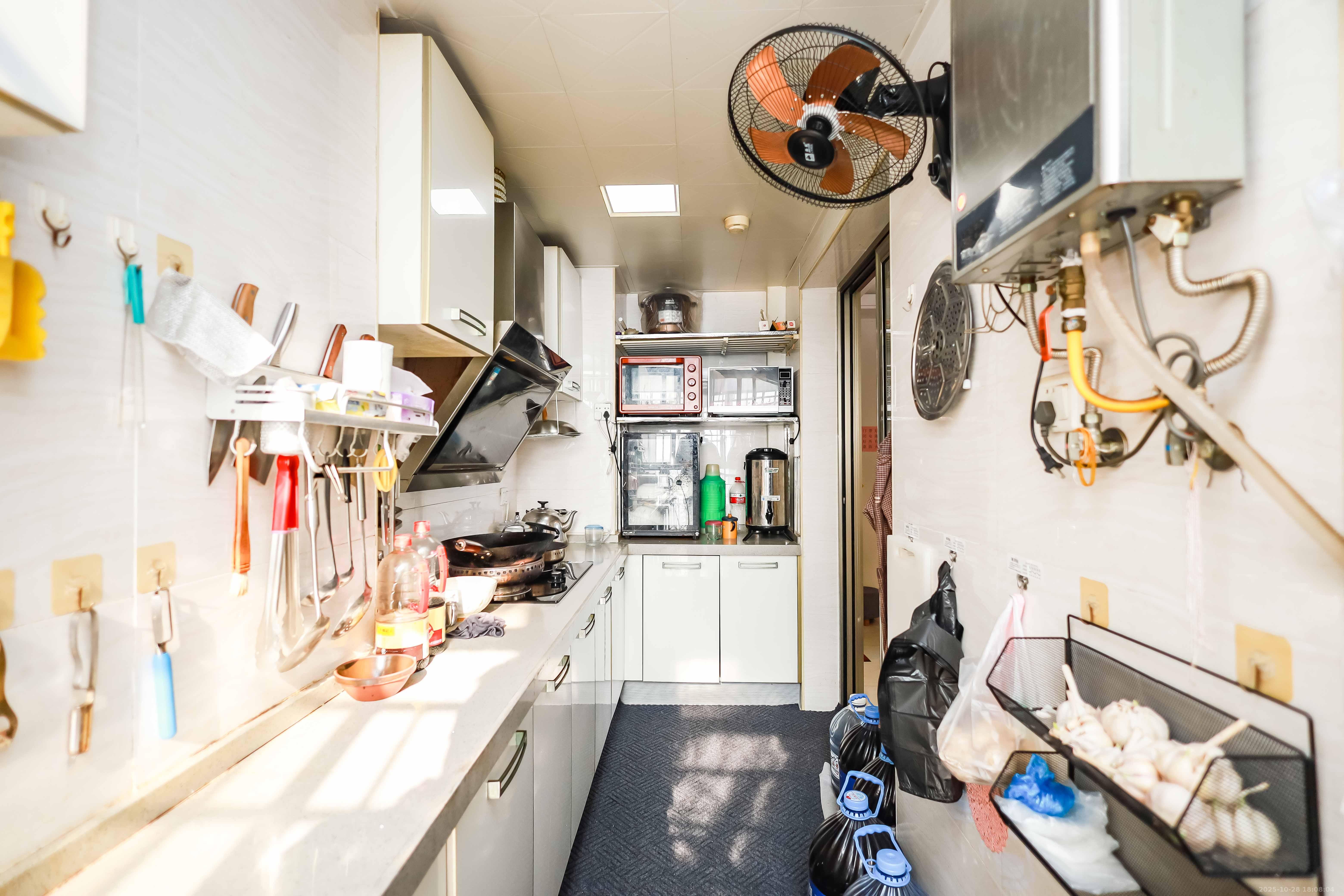 金科世界城  3室2厅2卫    68.0万 金科世界城  3室2厅2卫    68.0万厨房