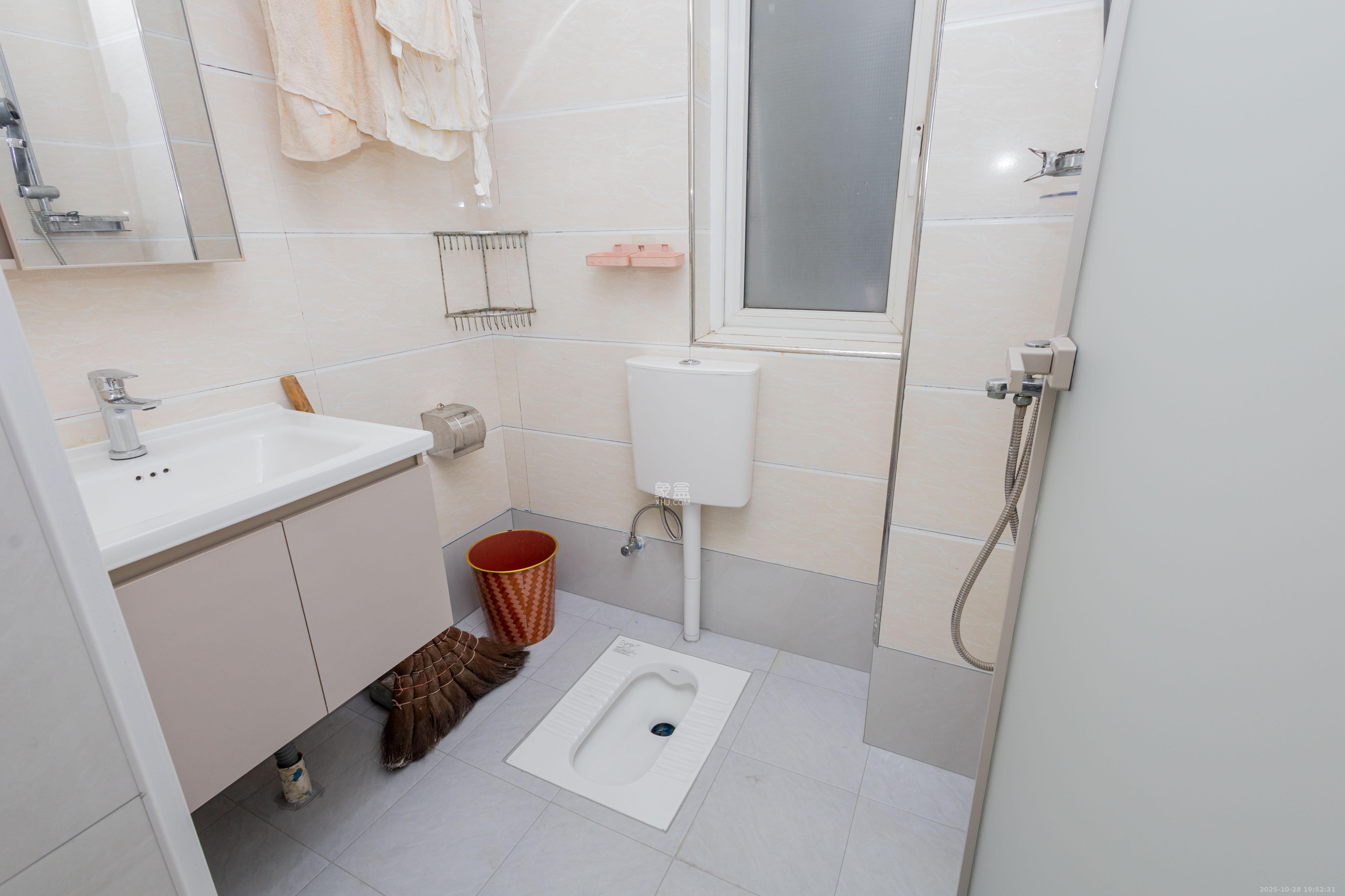 星城福邸(雄天朗郡)  3室2厅2卫    75.0万 星城福邸(雄天朗郡)  3室2厅2卫    75.0万卫生间