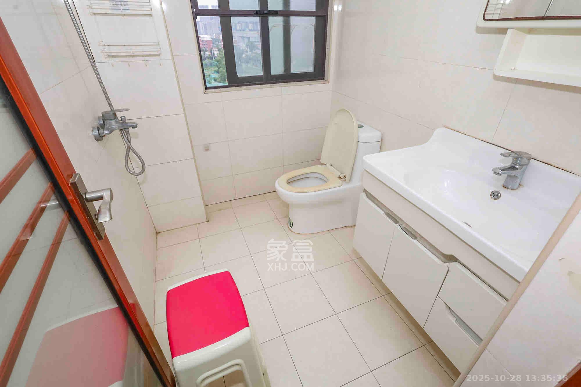 钰龙天下二期(钰龙佳园) 3室2厅2卫 2700.0元/月 钰龙天下二期(钰龙佳园) 3室2厅2卫 2700.0元/月室内图