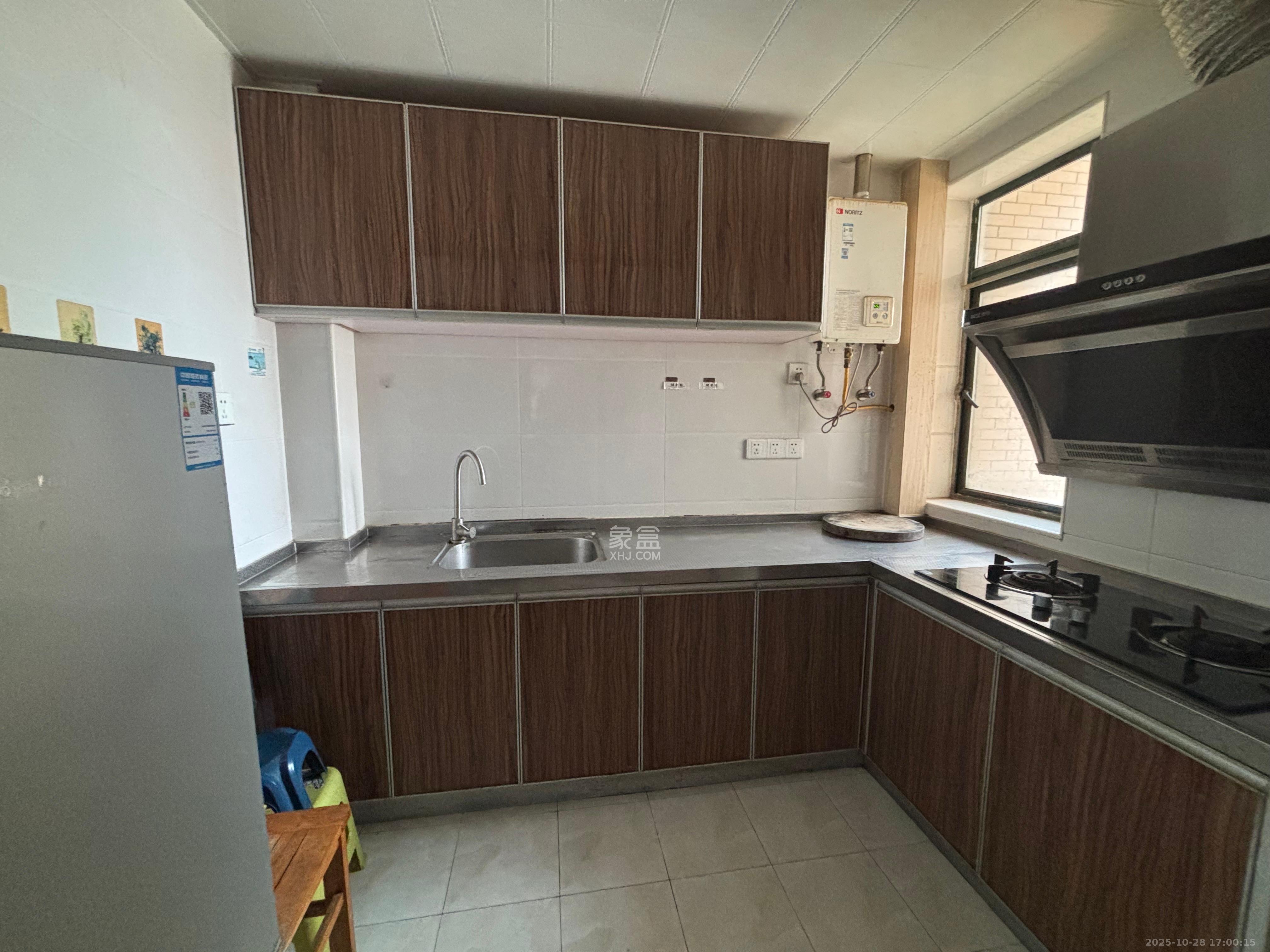 颐兴家园 3室2厅1卫 2400.0元/月 颐兴家园 3室2厅1卫 2400.0元/月室内图