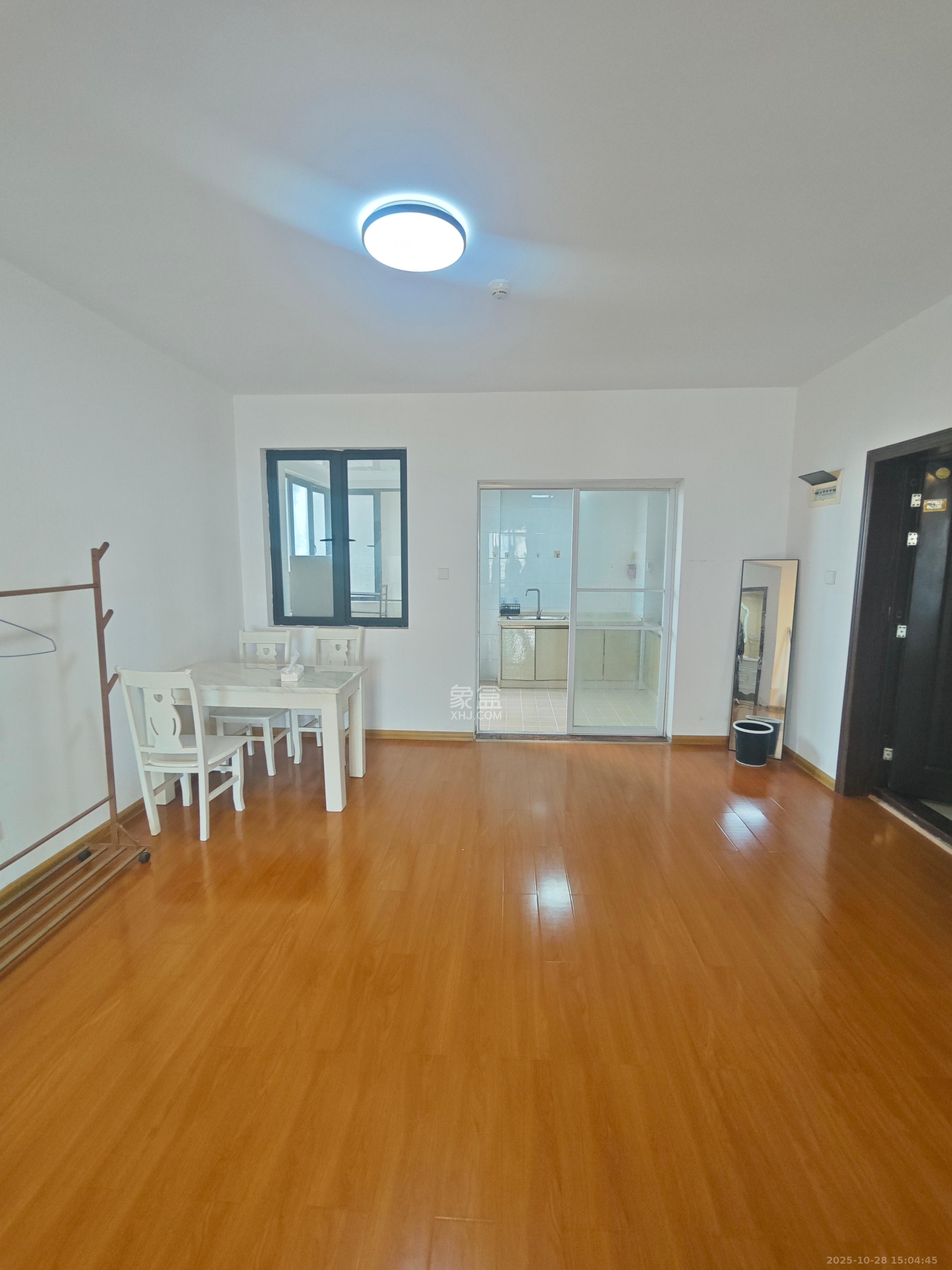 长房天翼未来城  3室1厅1卫    3500.0元/月 长房天翼未来城  3室1厅1卫    3500.0元/月室内图