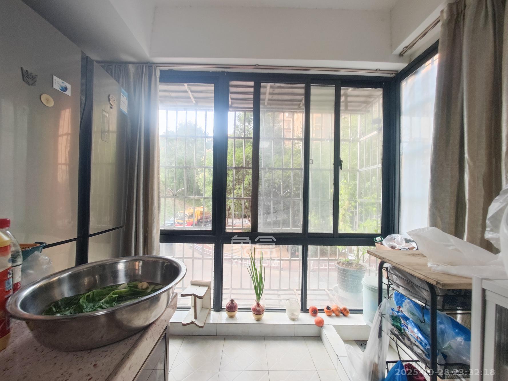 嘉华城（一期）  4室2厅2卫    158.0万阳台