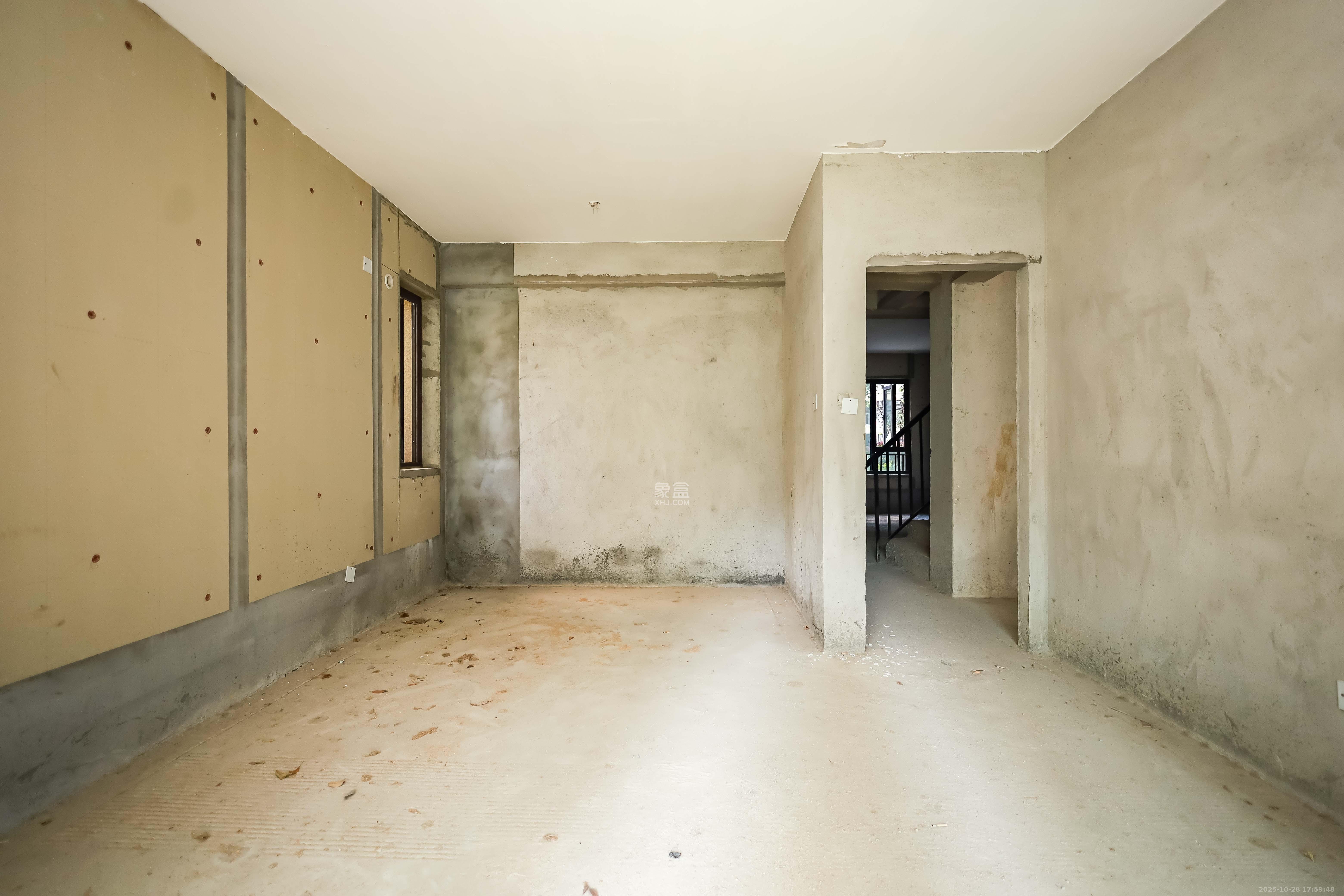 金辉优步花园 4室2厅2卫 100.0万 金辉优步花园 4室2厅2卫 100.0万客厅